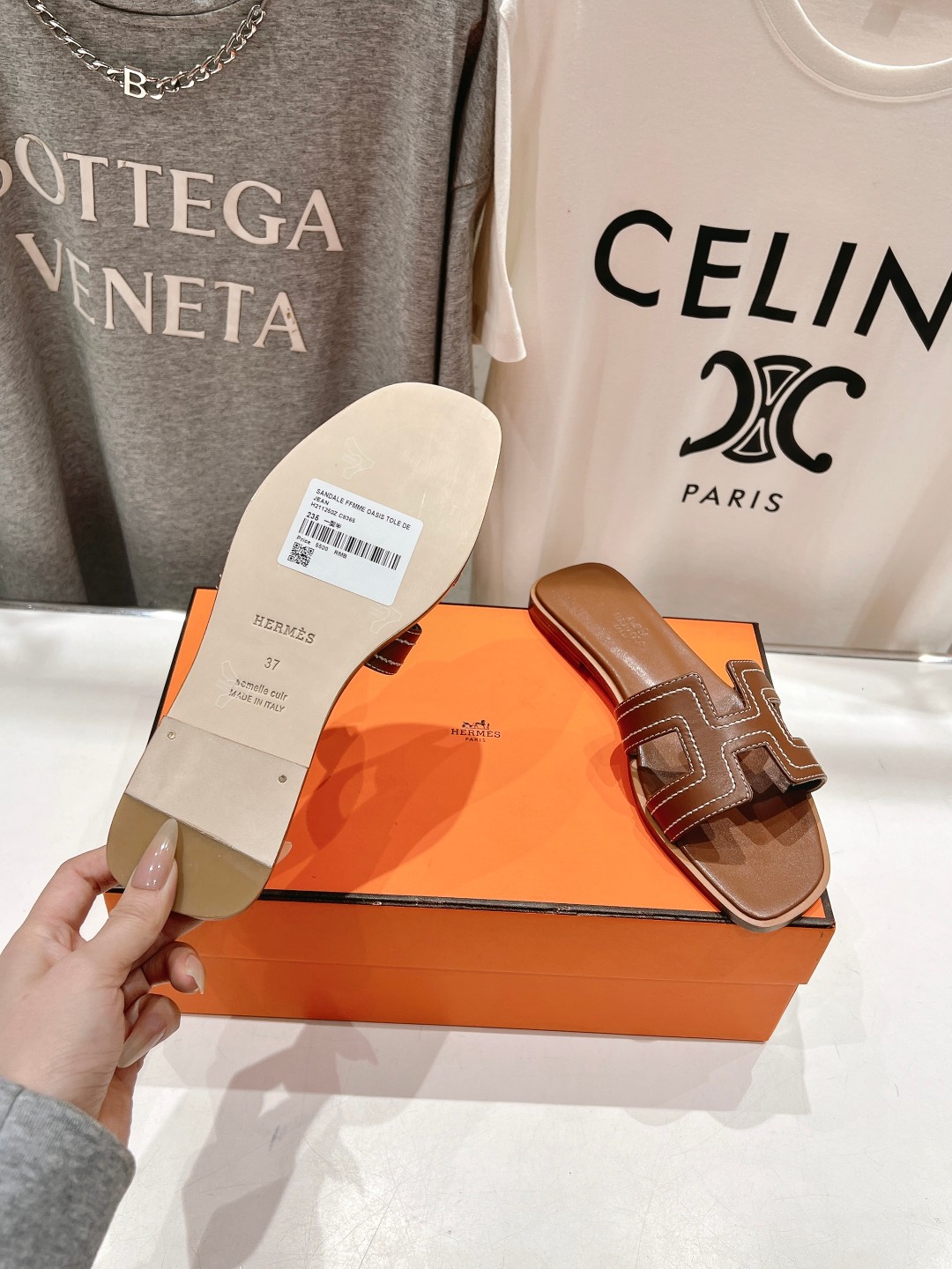 高版本出厂
  HERMES*✈️爱马仕H家2025ss最新升级版经典平底H拖鞋
🇮🇹度假旅游必备神器#