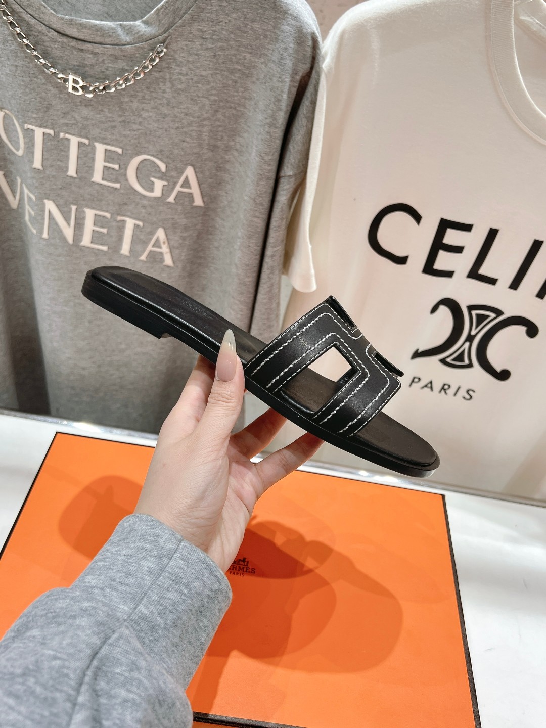 高版本出厂
  HERMES*✈️爱马仕H家2025ss最新升级版经典平底H拖鞋
🇮🇹度假旅游必备神器#