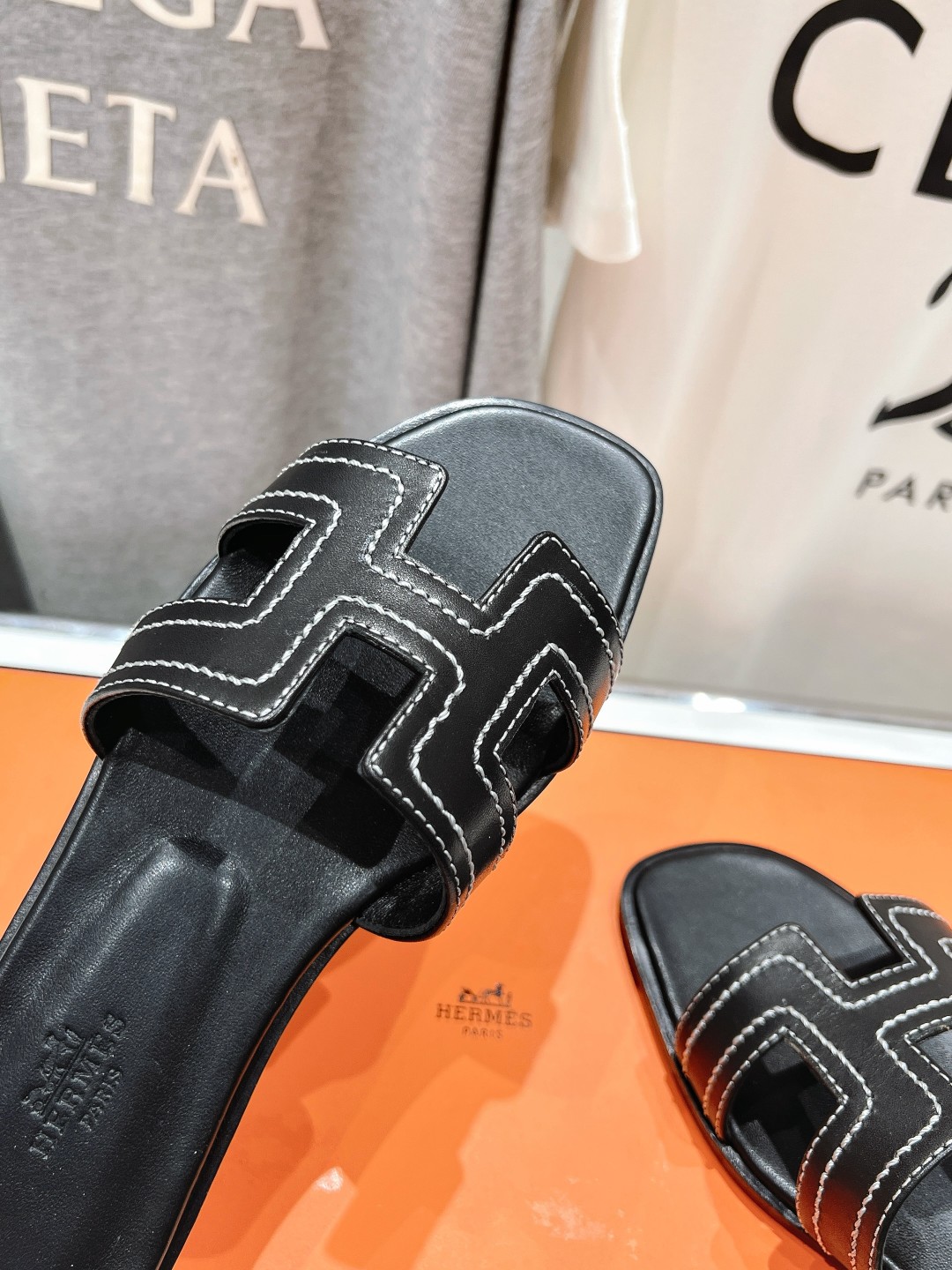 高版本出厂
  HERMES*✈️爱马仕H家2025ss最新升级版经典平底H拖鞋
🇮🇹度假旅游必备神器#