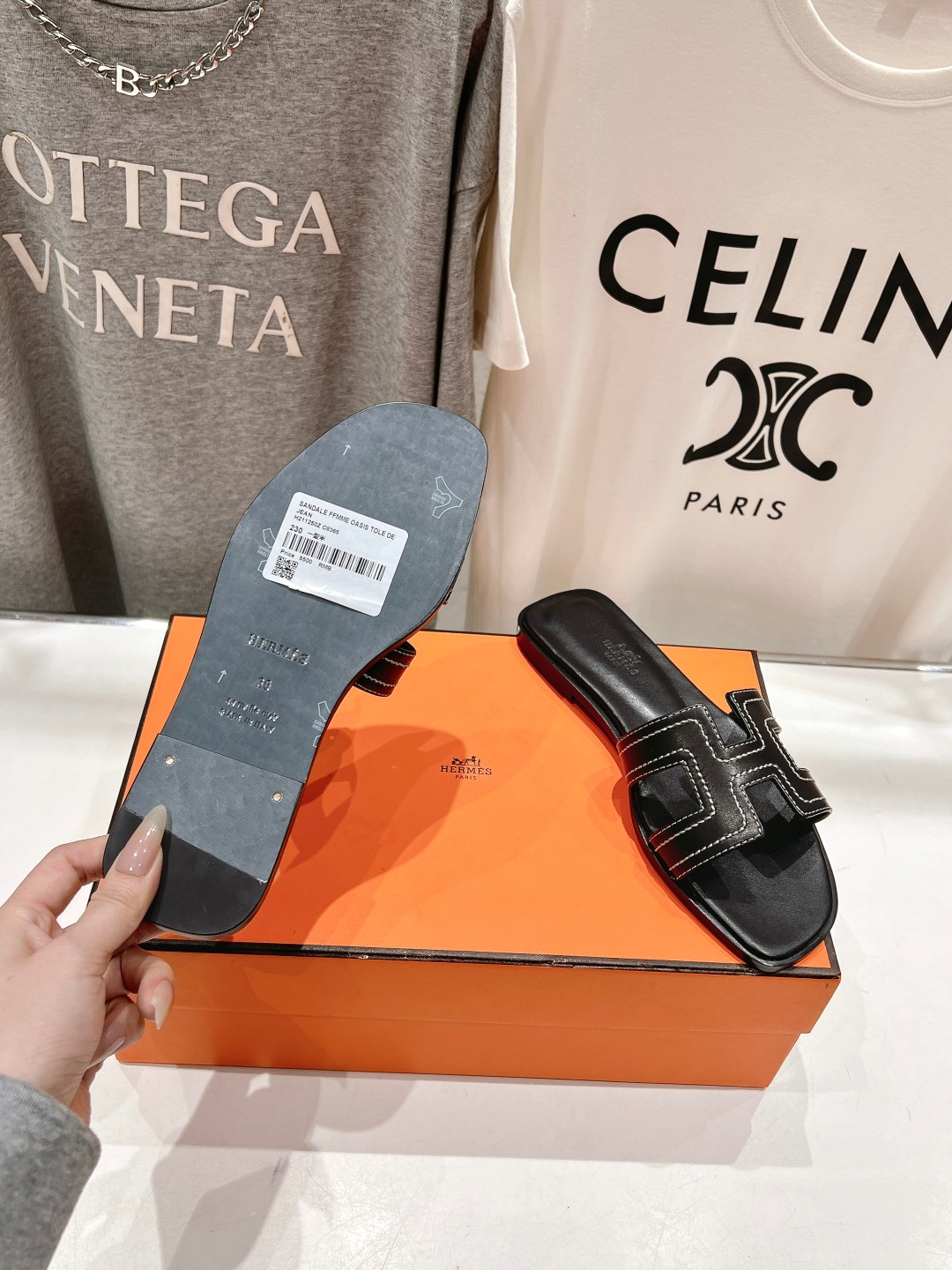 高版本出厂
  HERMES*✈️爱马仕H家2025ss最新升级版经典平底H拖鞋
🇮🇹度假旅游必备神器#