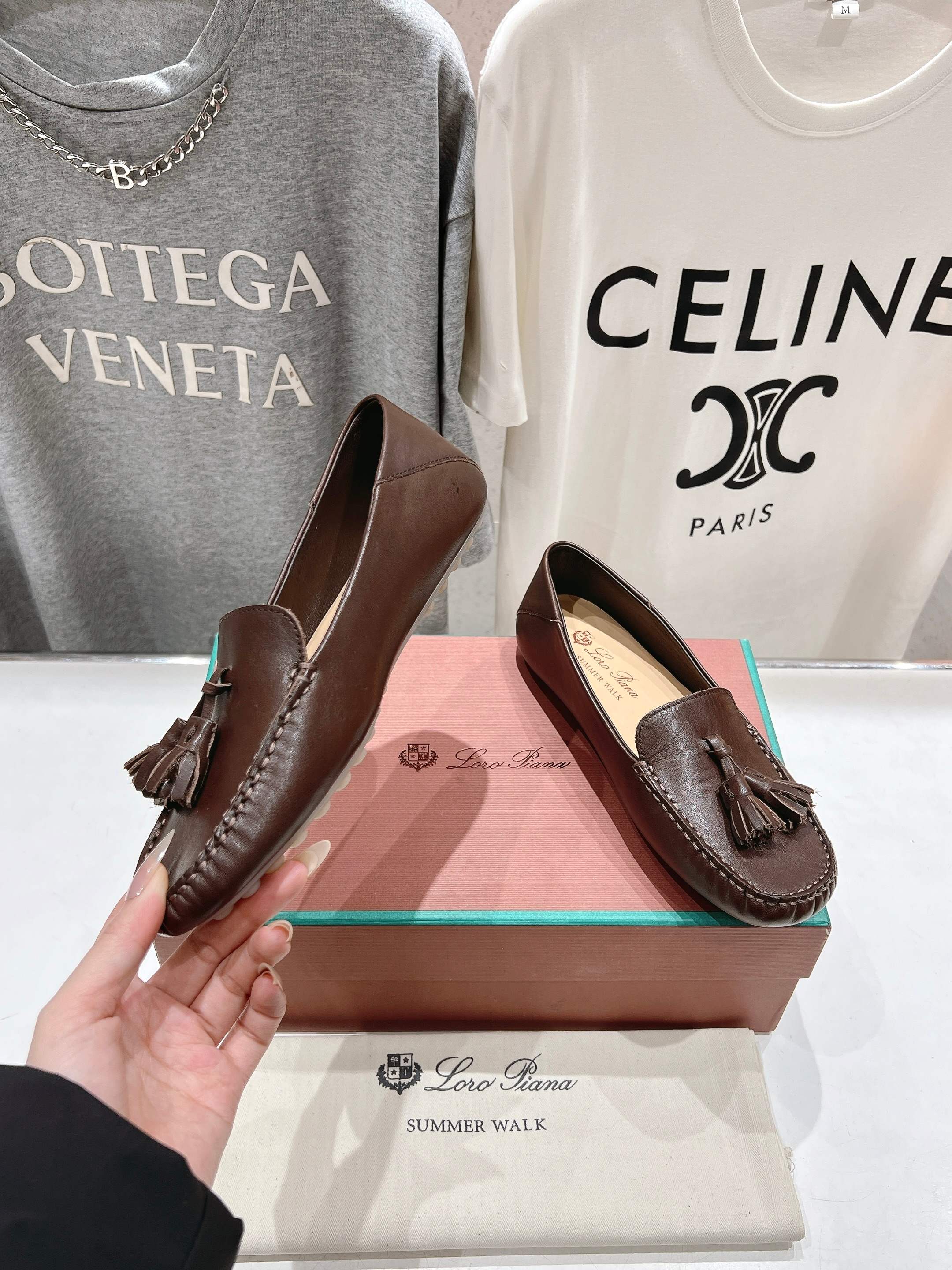 高版本出厂
  Loro Piana* LP诺悠翩雅新款豆豆鞋一脚蹬乐福鞋 
简约时尚 脚感超级舒适 一