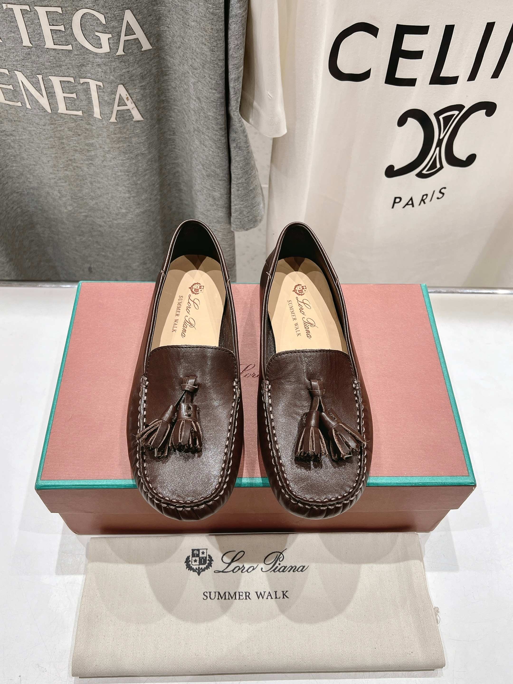 高版本出厂
  Loro Piana* LP诺悠翩雅新款豆豆鞋一脚蹬乐福鞋 
简约时尚 脚感超级舒适 一