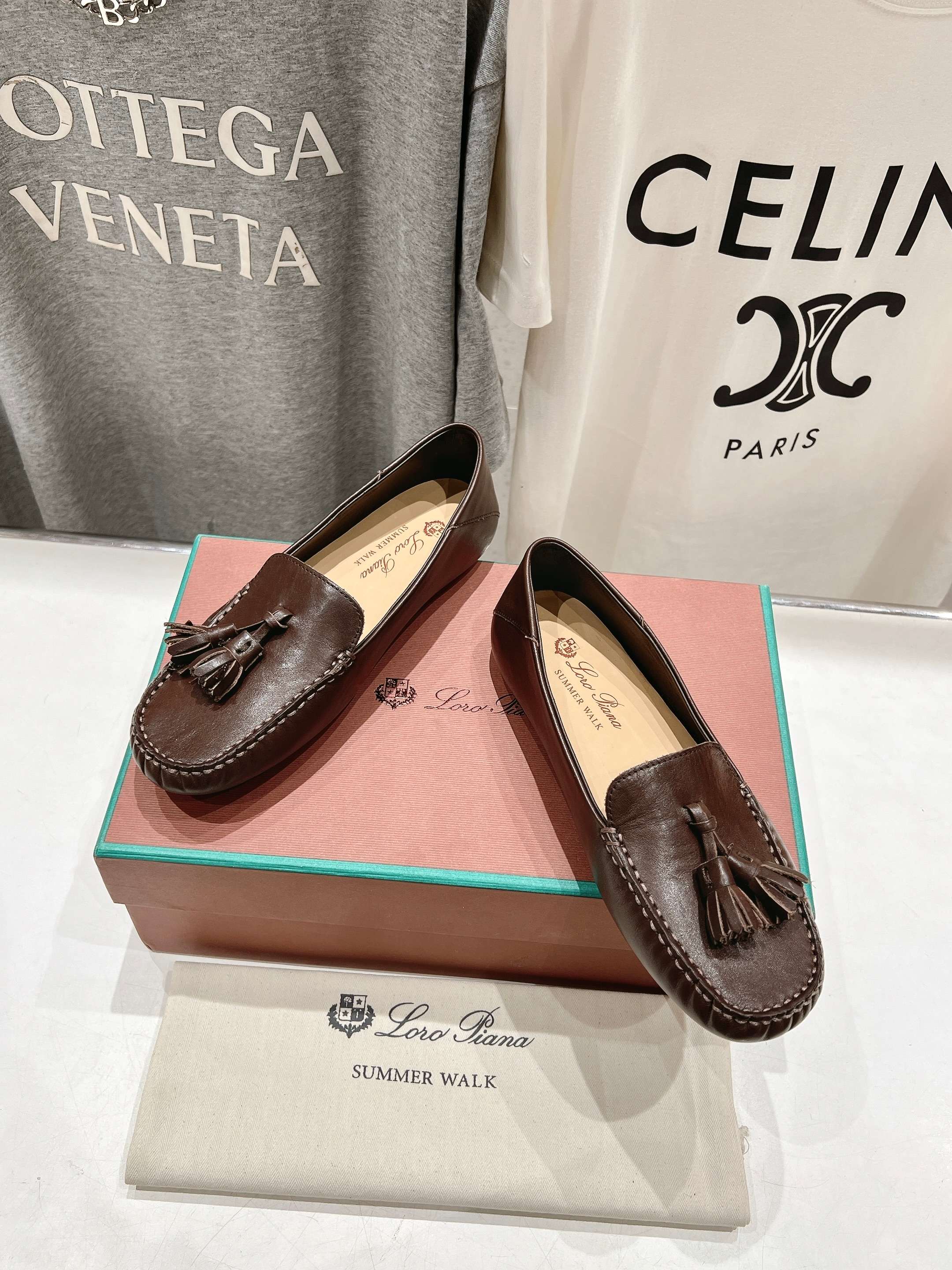 高版本出厂
  Loro Piana* LP诺悠翩雅新款豆豆鞋一脚蹬乐福鞋 
简约时尚 脚感超级舒适 一