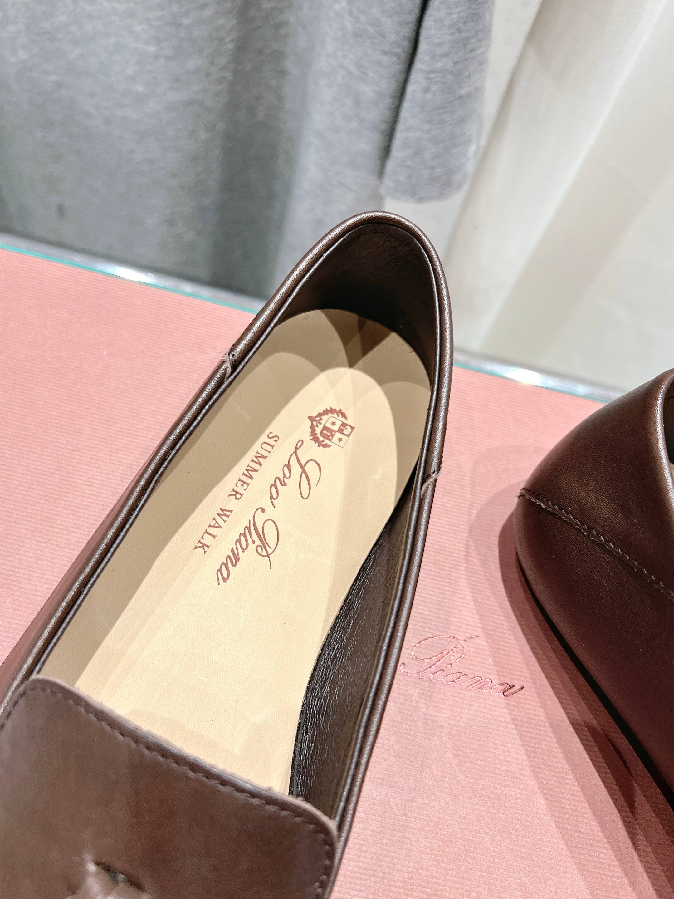 高版本出厂
  Loro Piana* LP诺悠翩雅新款豆豆鞋一脚蹬乐福鞋 
简约时尚 脚感超级舒适 一