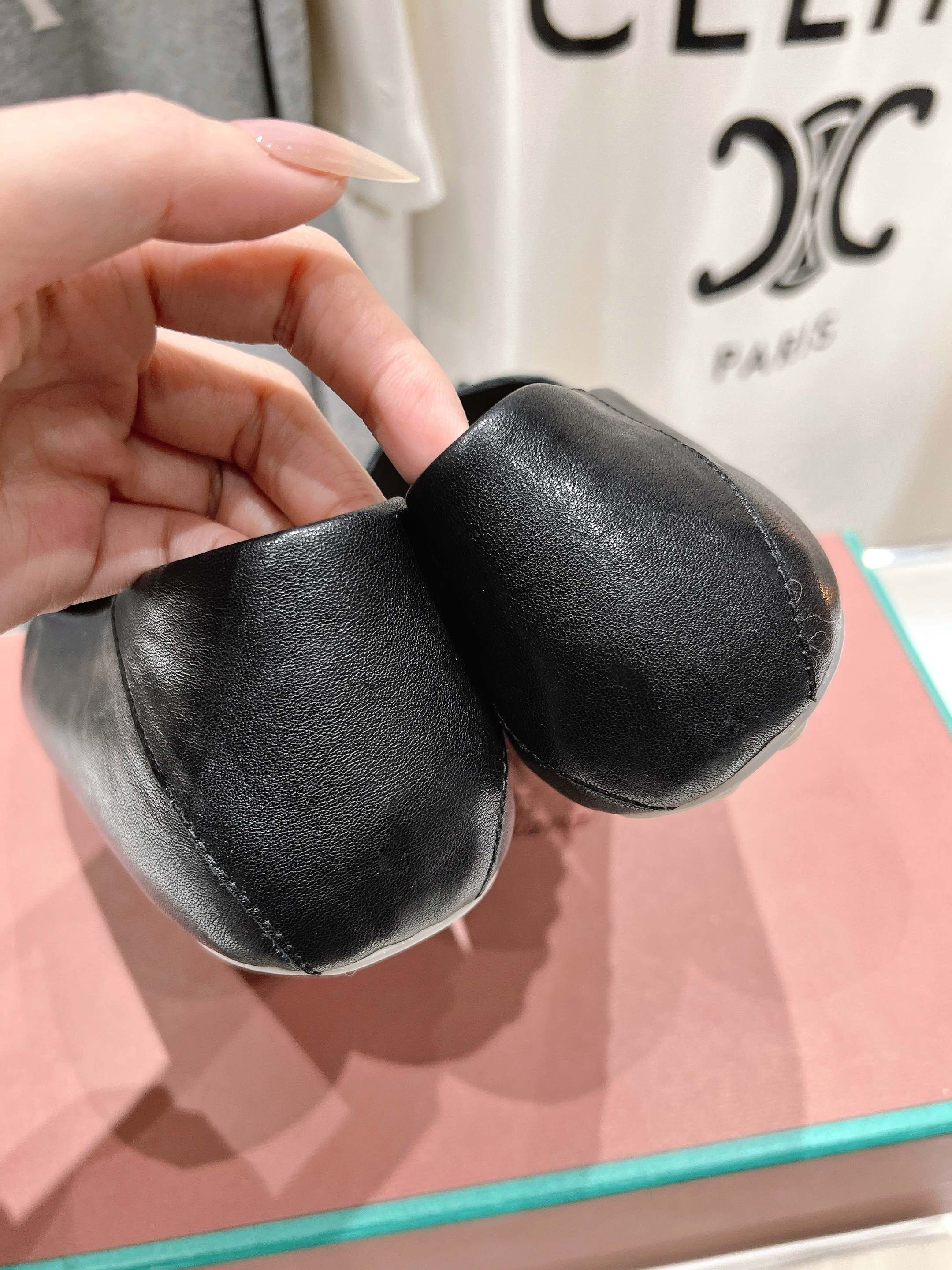 高版本出厂
  Loro Piana* LP诺悠翩雅新款豆豆鞋一脚蹬乐福鞋 
简约时尚 脚感超级舒适 一