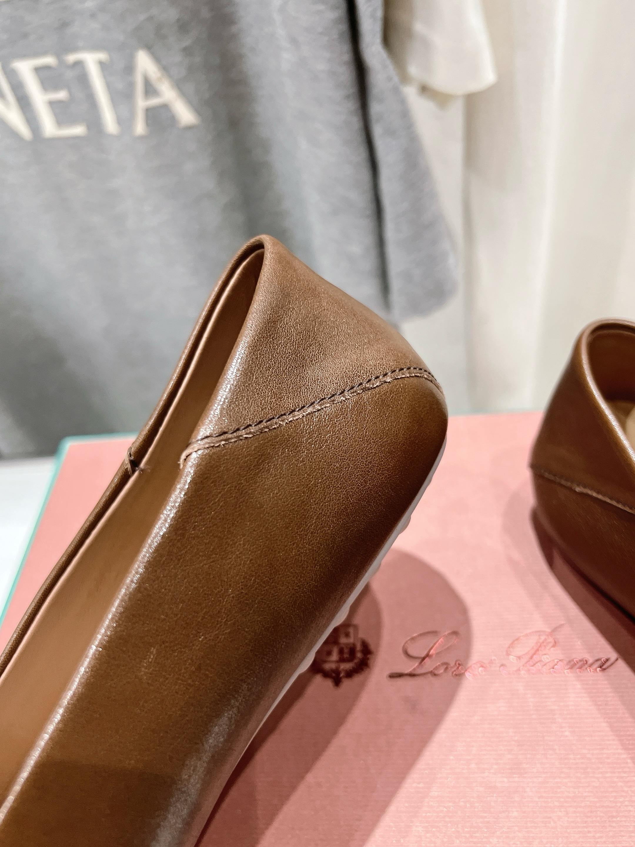 高版本出厂
  Loro Piana* LP诺悠翩雅新款豆豆鞋一脚蹬乐福鞋 
简约时尚 脚感超级舒适 一