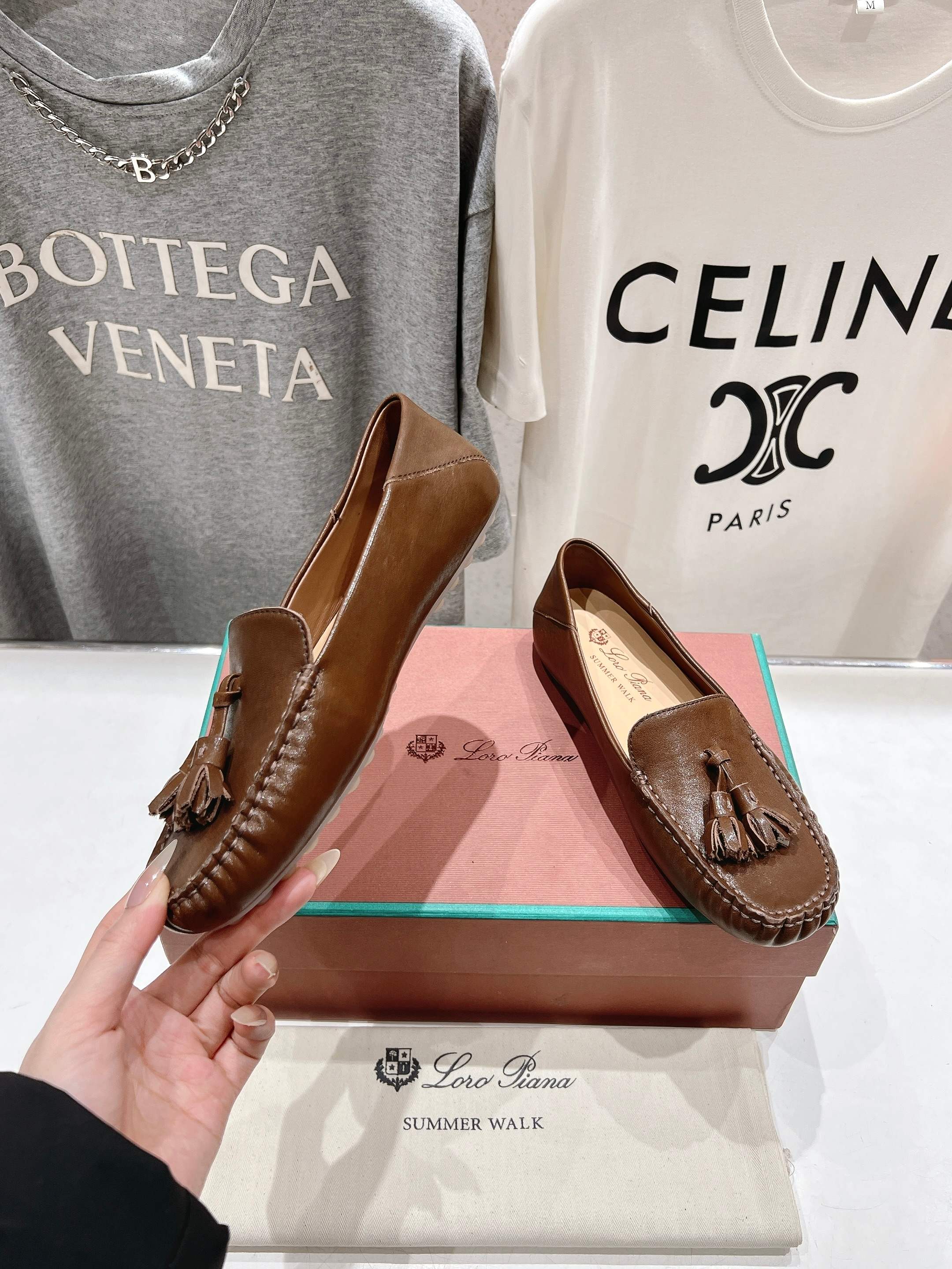 高版本出厂
  Loro Piana* LP诺悠翩雅新款豆豆鞋一脚蹬乐福鞋 
简约时尚 脚感超级舒适 一