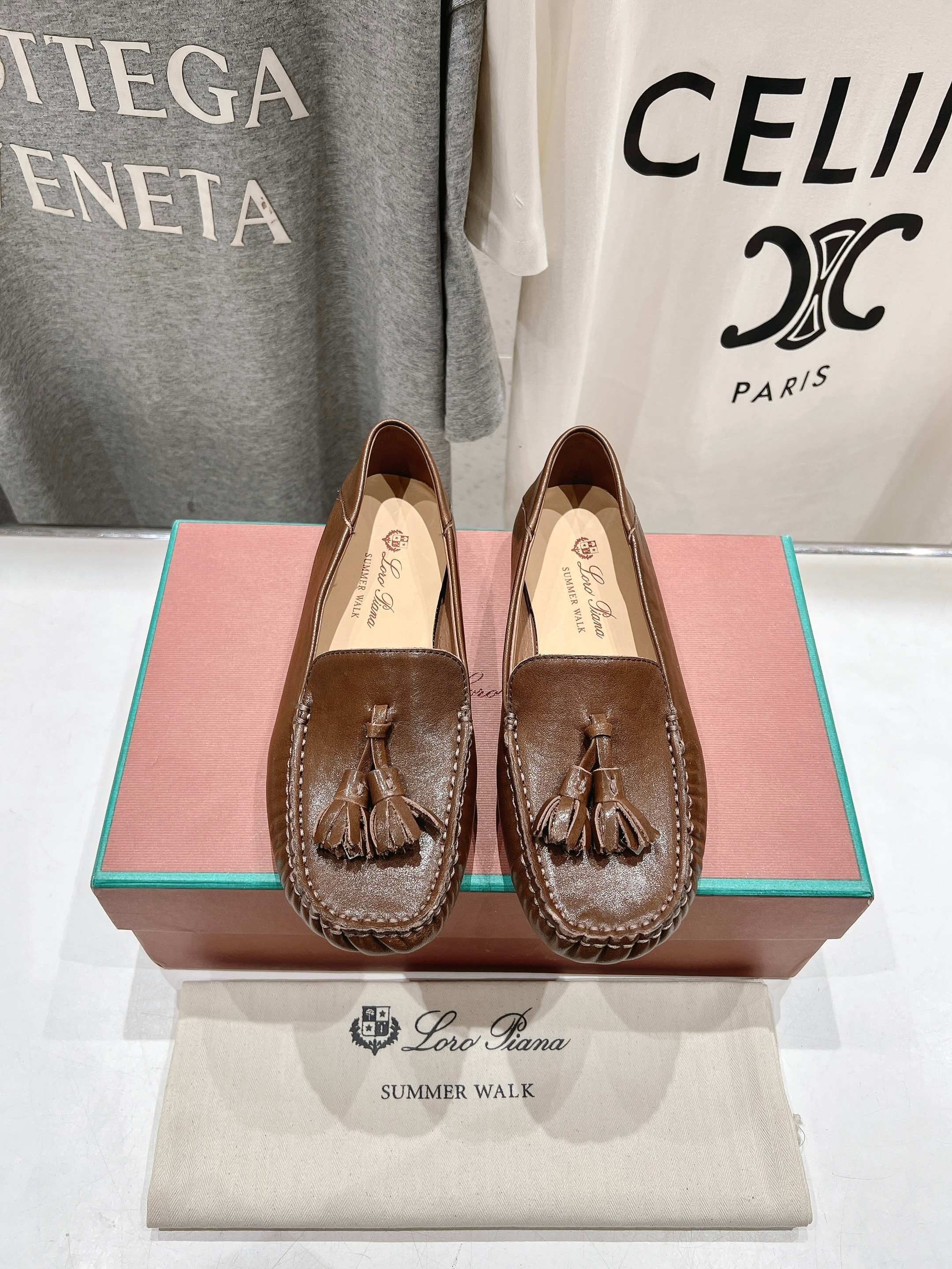 高版本出厂
  Loro Piana* LP诺悠翩雅新款豆豆鞋一脚蹬乐福鞋 
简约时尚 脚感超级舒适 一