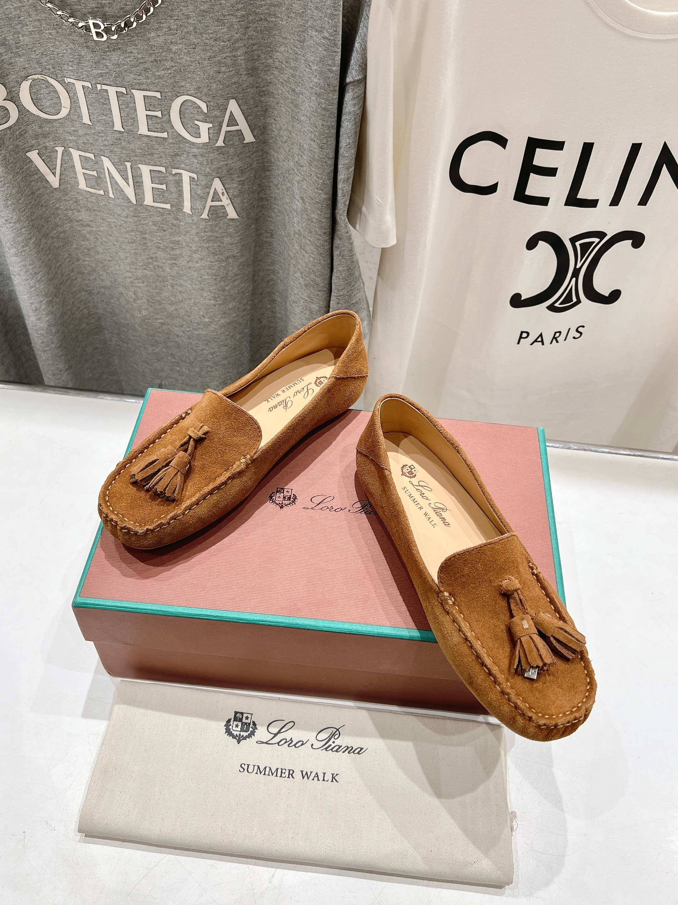 高版本出厂
  Loro Piana* LP诺悠翩雅新款豆豆鞋一脚蹬乐福鞋 
简约时尚 脚感超级舒适 一