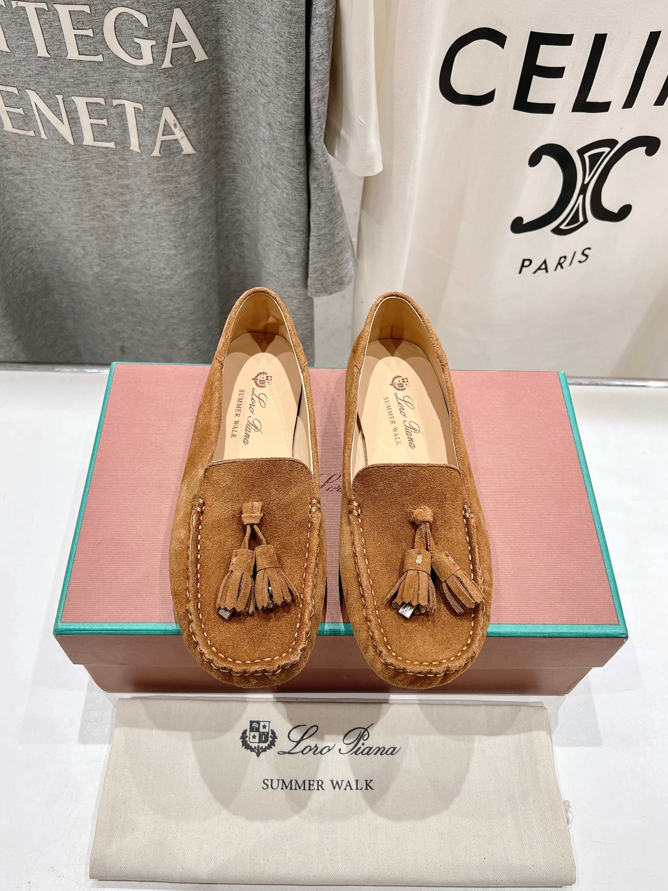 高版本出厂
  Loro Piana* LP诺悠翩雅新款豆豆鞋一脚蹬乐福鞋 
简约时尚 脚感超级舒适 一