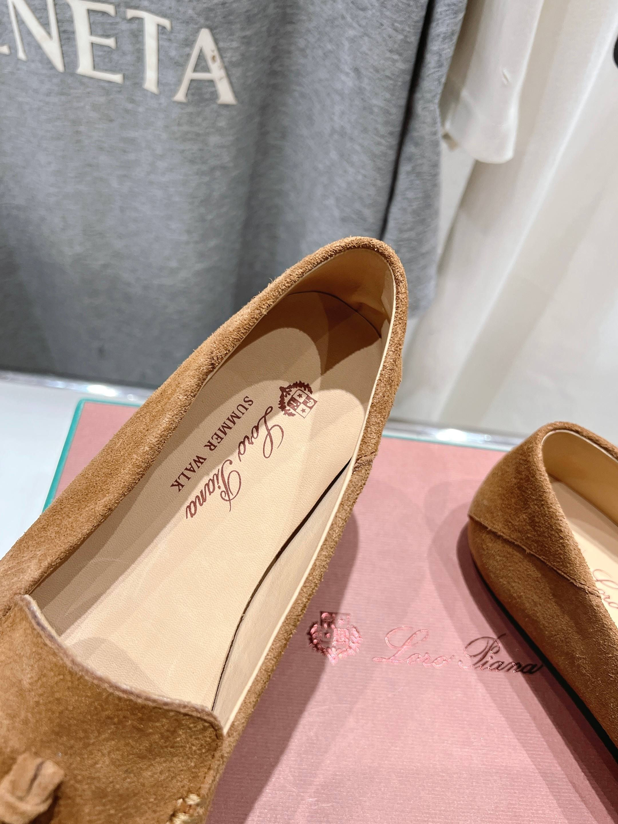 高版本出厂
  Loro Piana* LP诺悠翩雅新款豆豆鞋一脚蹬乐福鞋 
简约时尚 脚感超级舒适 一