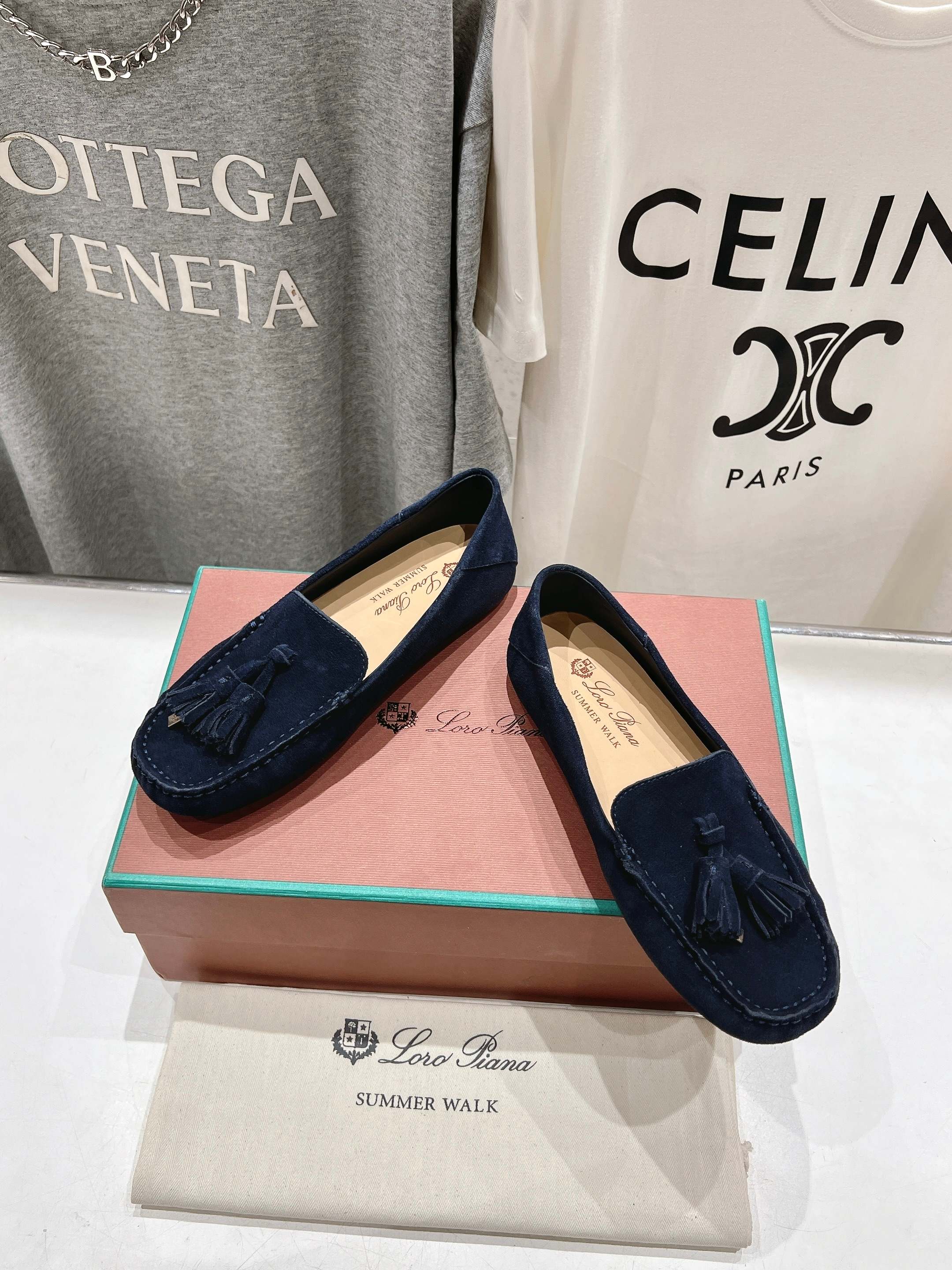 高版本出厂
  Loro Piana* LP诺悠翩雅新款豆豆鞋一脚蹬乐福鞋 
简约时尚 脚感超级舒适 一