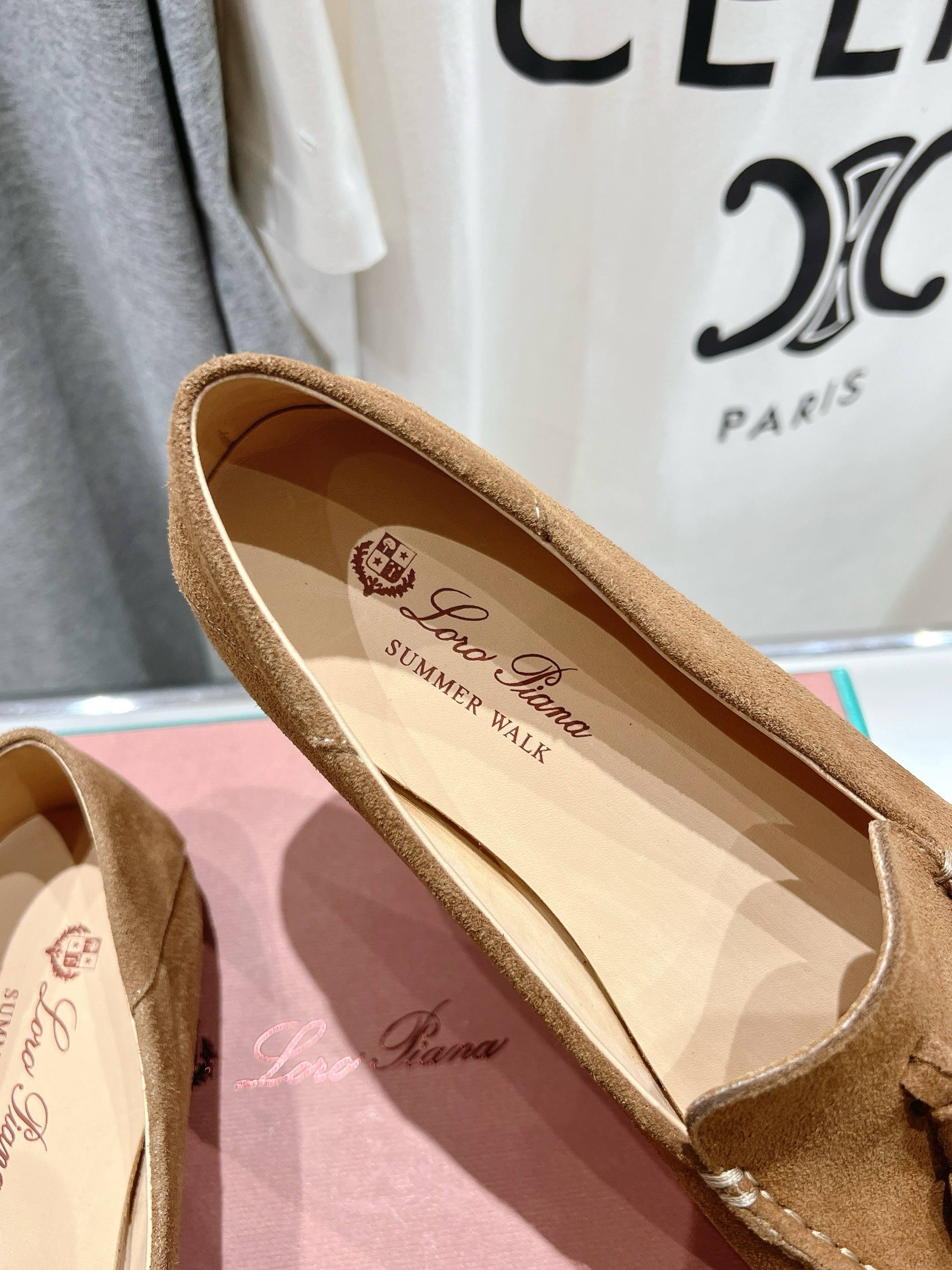 高版本出厂
  Loro Piana* LP诺悠翩雅新款豆豆鞋一脚蹬乐福鞋 
简约时尚 脚感超级舒适 一