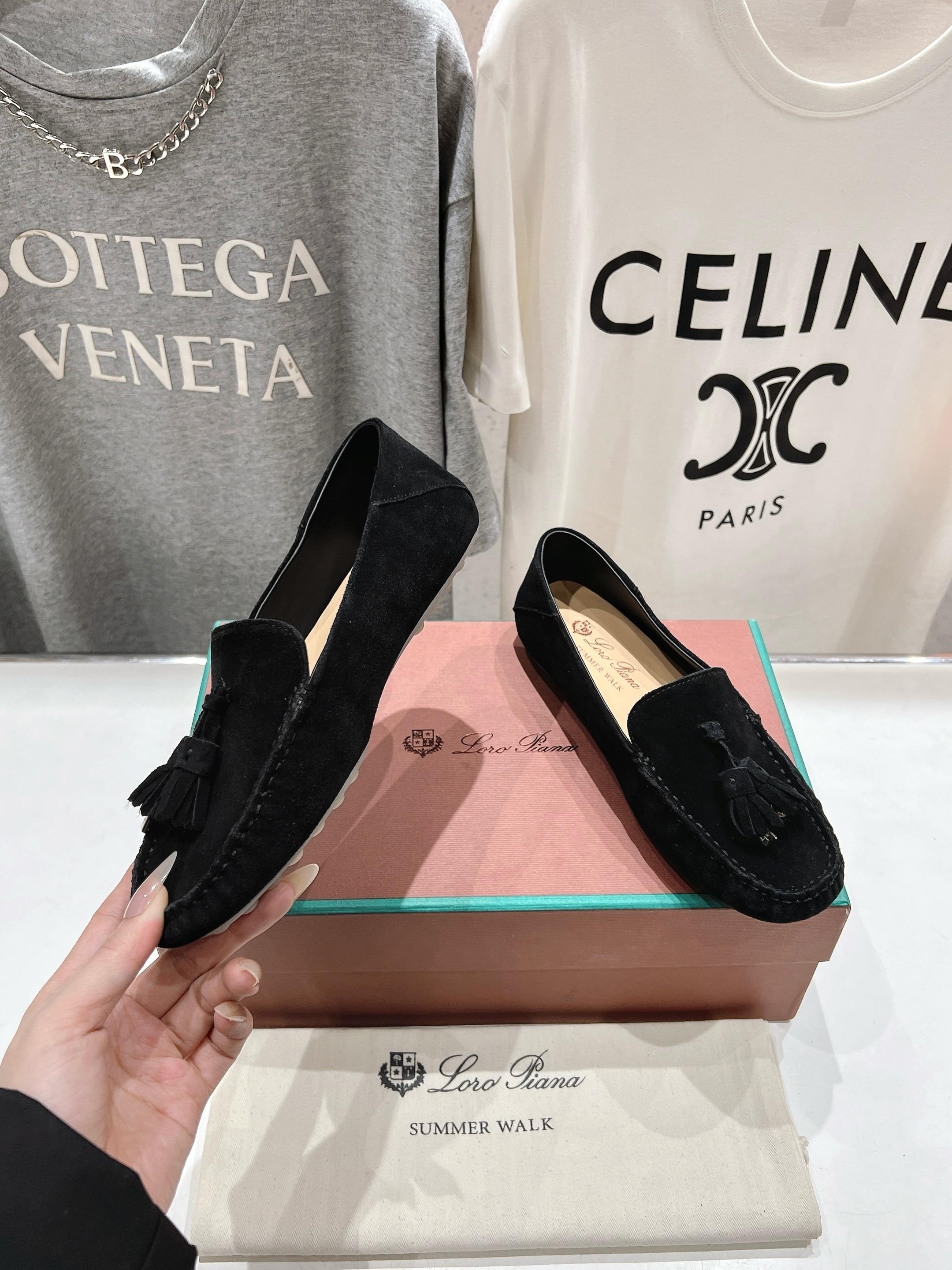 高版本出厂
  Loro Piana* LP诺悠翩雅新款豆豆鞋一脚蹬乐福鞋 
简约时尚 脚感超级舒适 一
