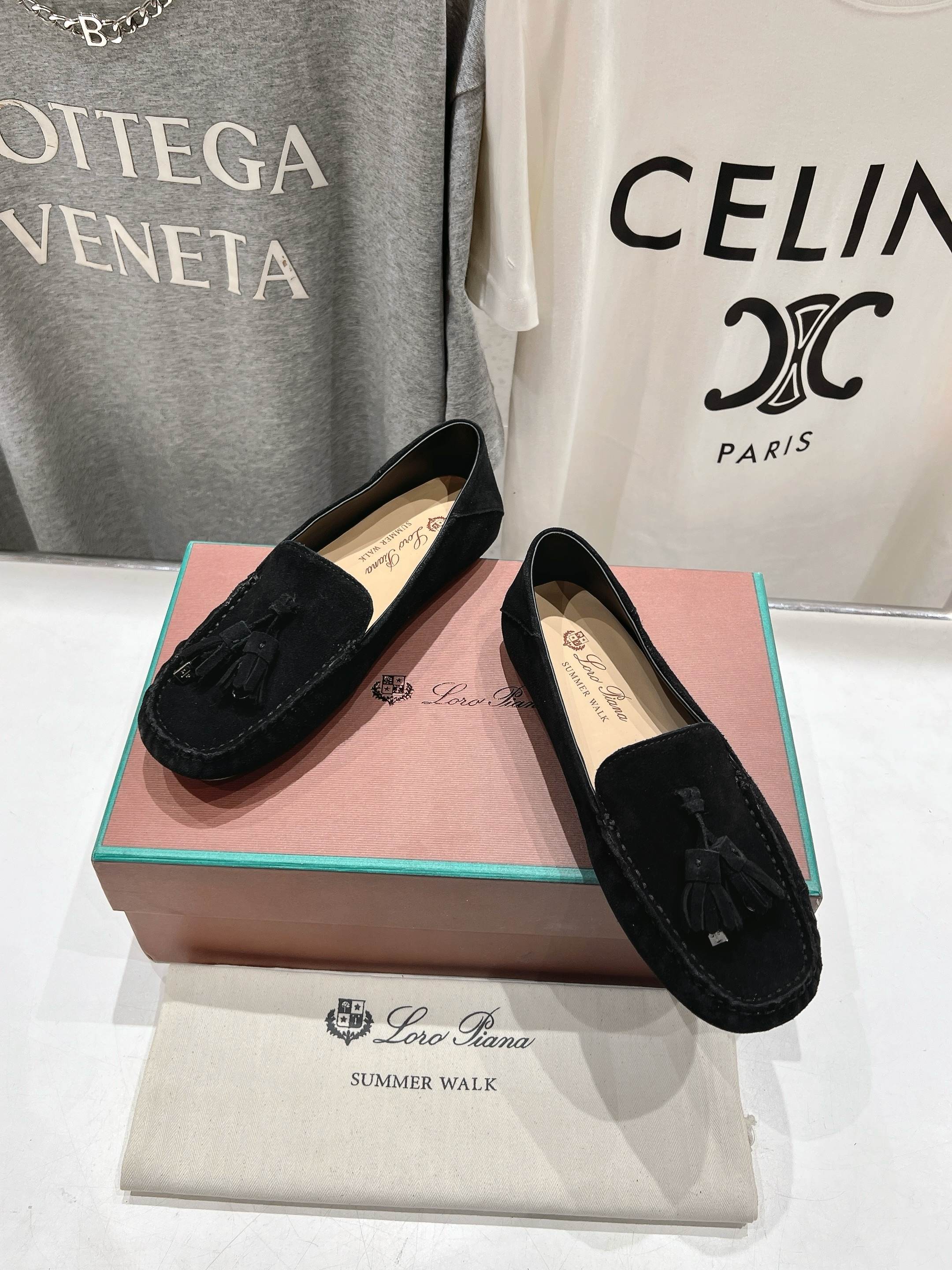 高版本出厂
  Loro Piana* LP诺悠翩雅新款豆豆鞋一脚蹬乐福鞋 
简约时尚 脚感超级舒适 一