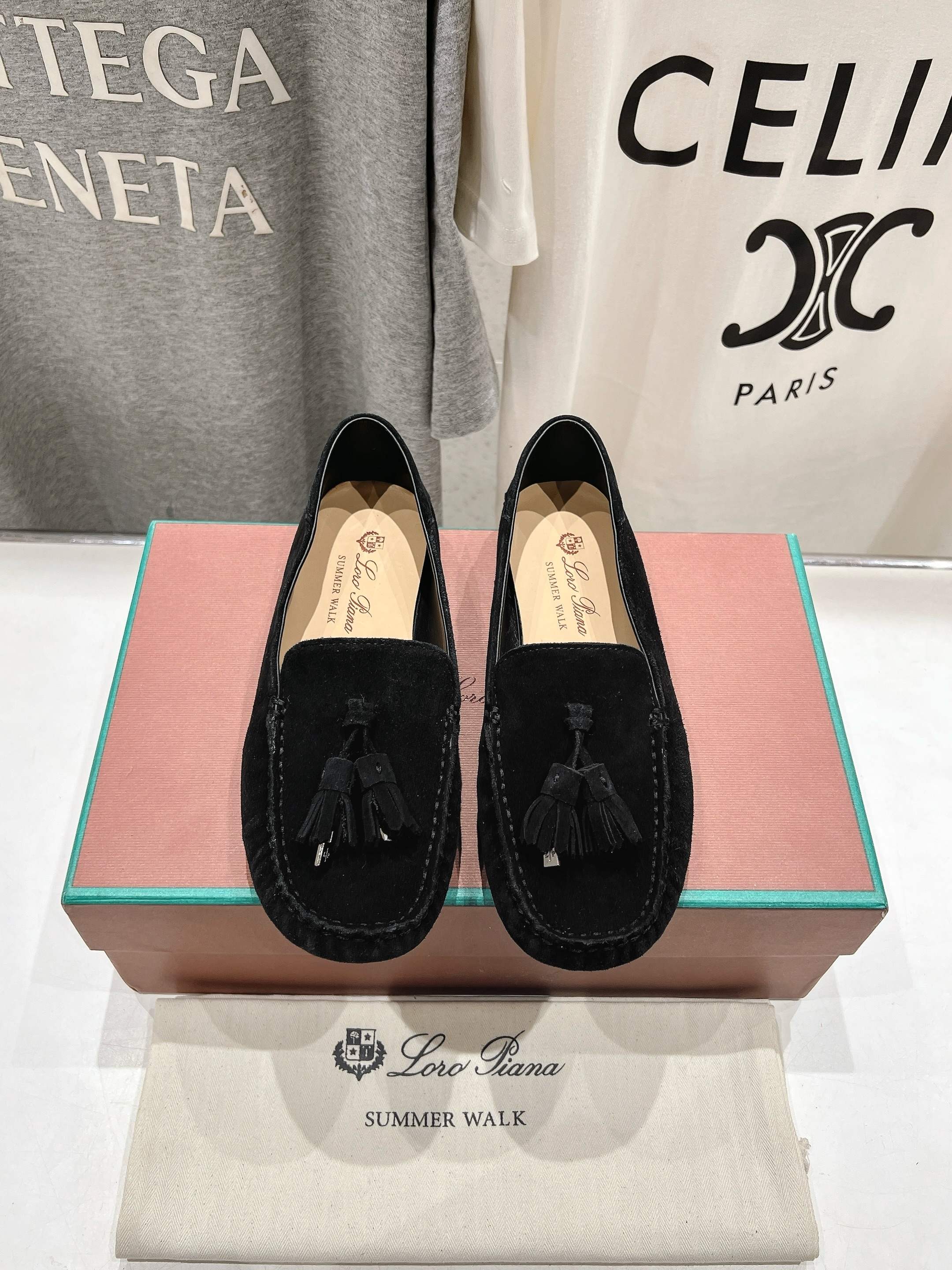 高版本出厂
  Loro Piana* LP诺悠翩雅新款豆豆鞋一脚蹬乐福鞋 
简约时尚 脚感超级舒适 一