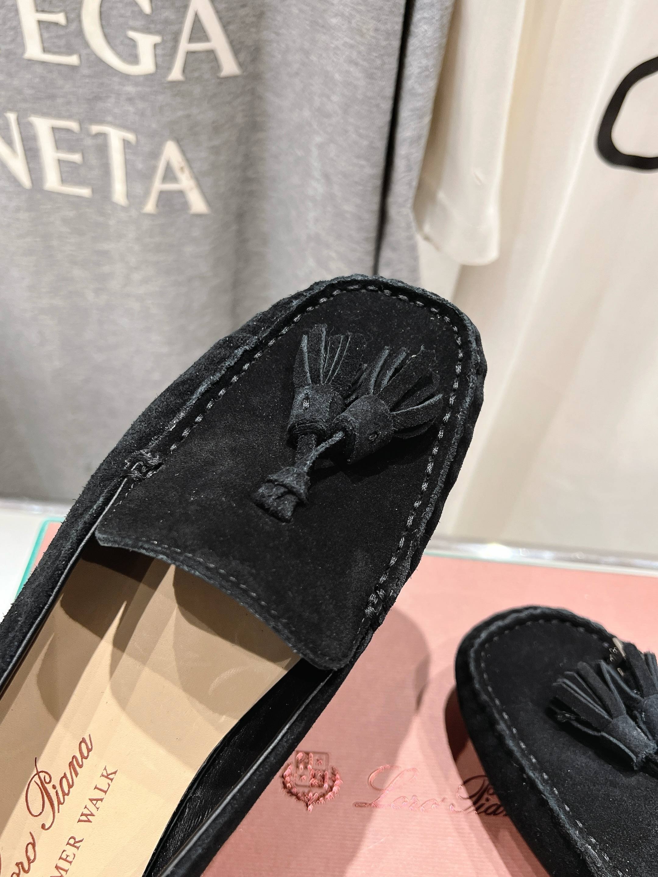 高版本出厂
  Loro Piana* LP诺悠翩雅新款豆豆鞋一脚蹬乐福鞋 
简约时尚 脚感超级舒适 一