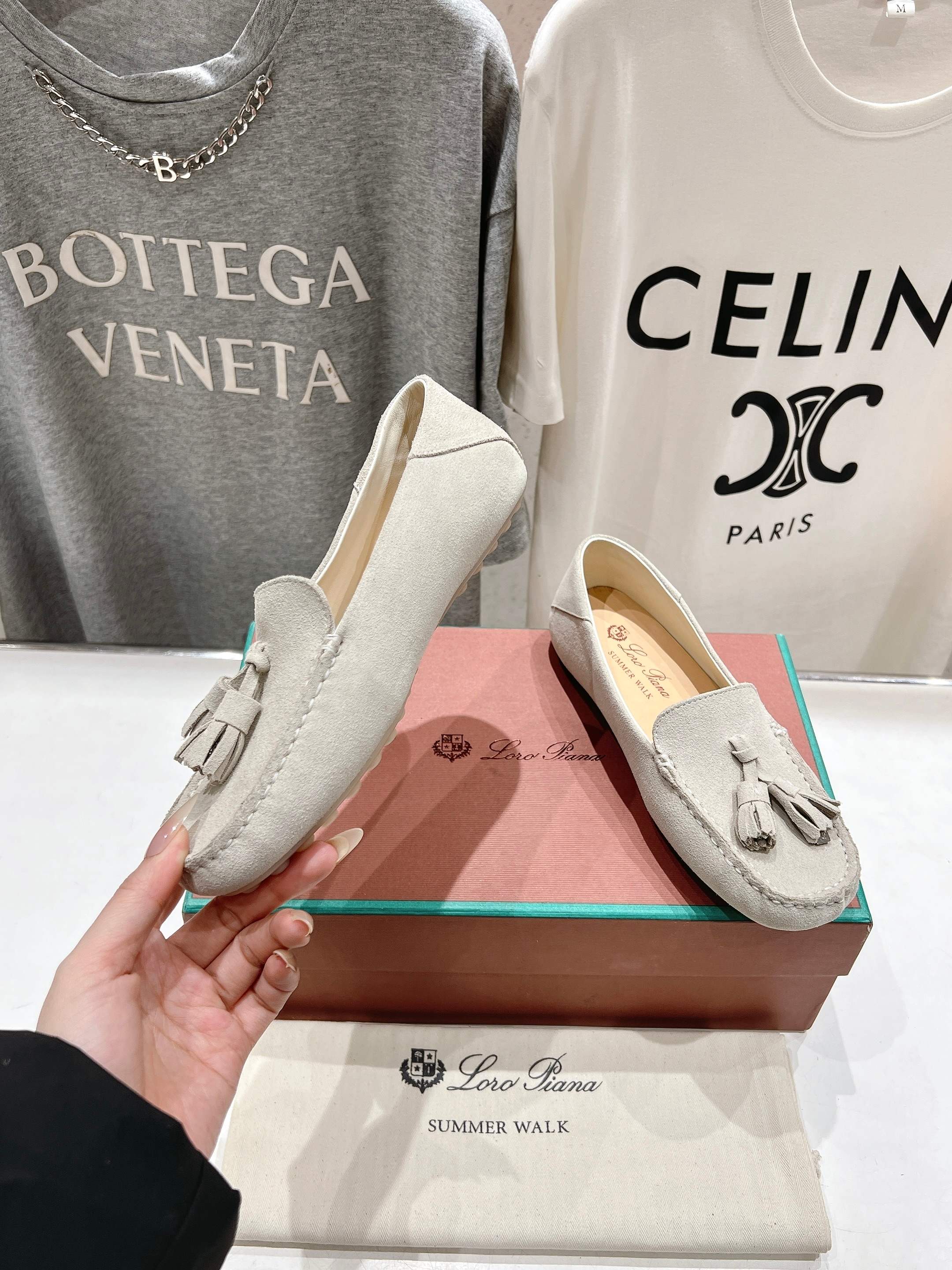 高版本出厂
  Loro Piana* LP诺悠翩雅新款豆豆鞋一脚蹬乐福鞋 
简约时尚 脚感超级舒适 一