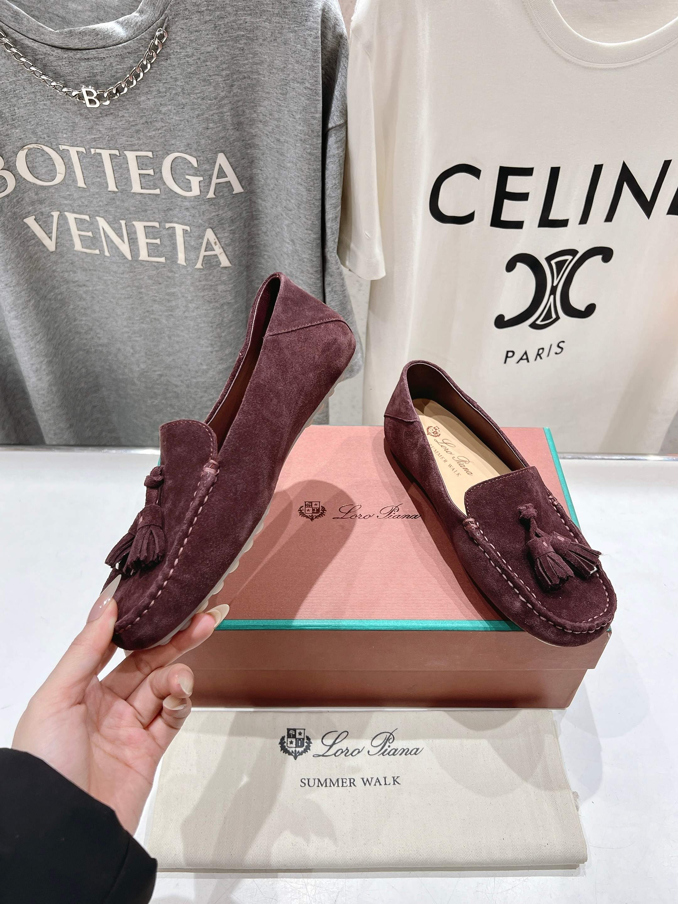 高版本出厂
  Loro Piana* LP诺悠翩雅新款豆豆鞋一脚蹬乐福鞋 
简约时尚 脚感超级舒适 一