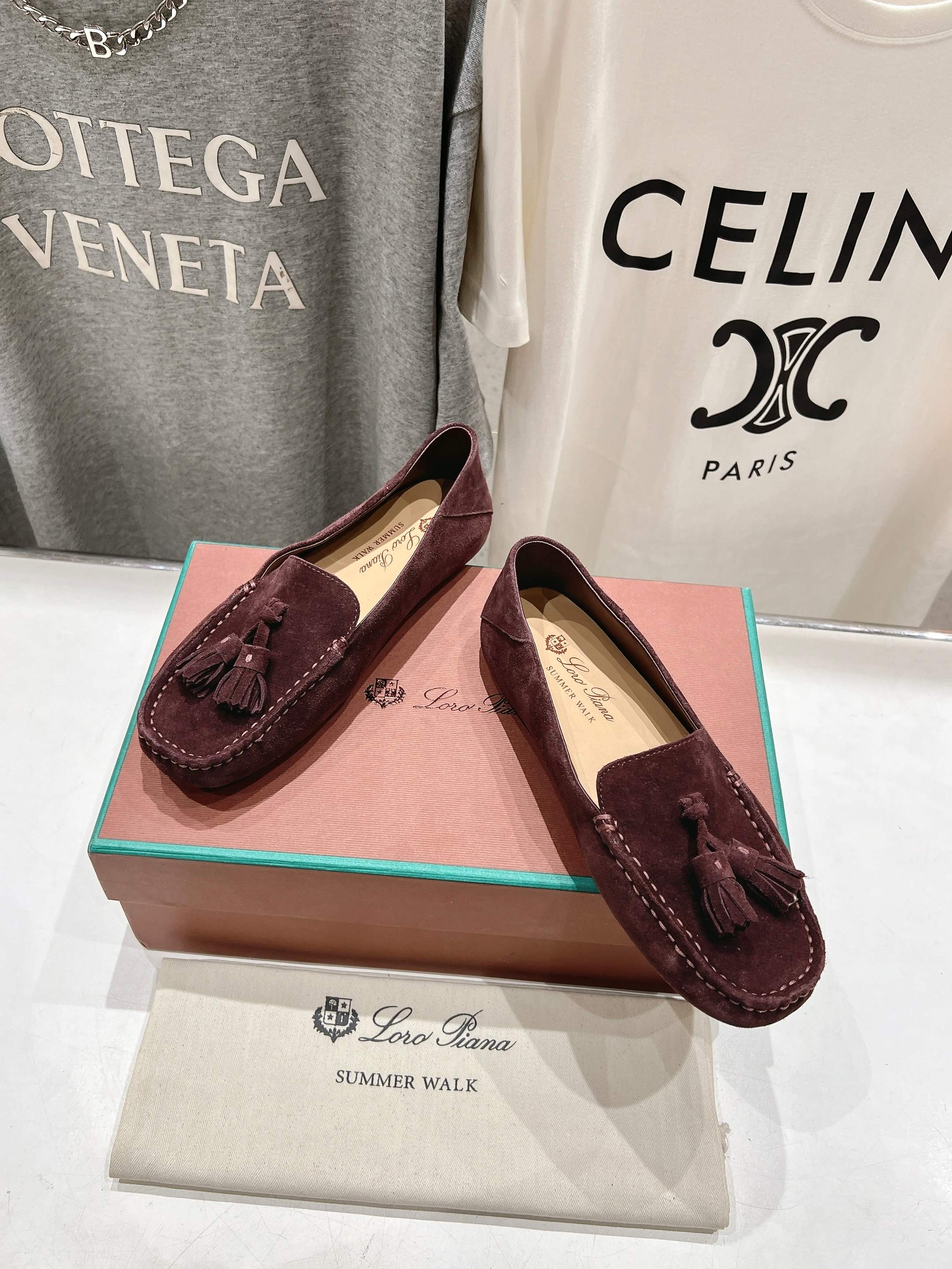 高版本出厂
  Loro Piana* LP诺悠翩雅新款豆豆鞋一脚蹬乐福鞋 
简约时尚 脚感超级舒适 一