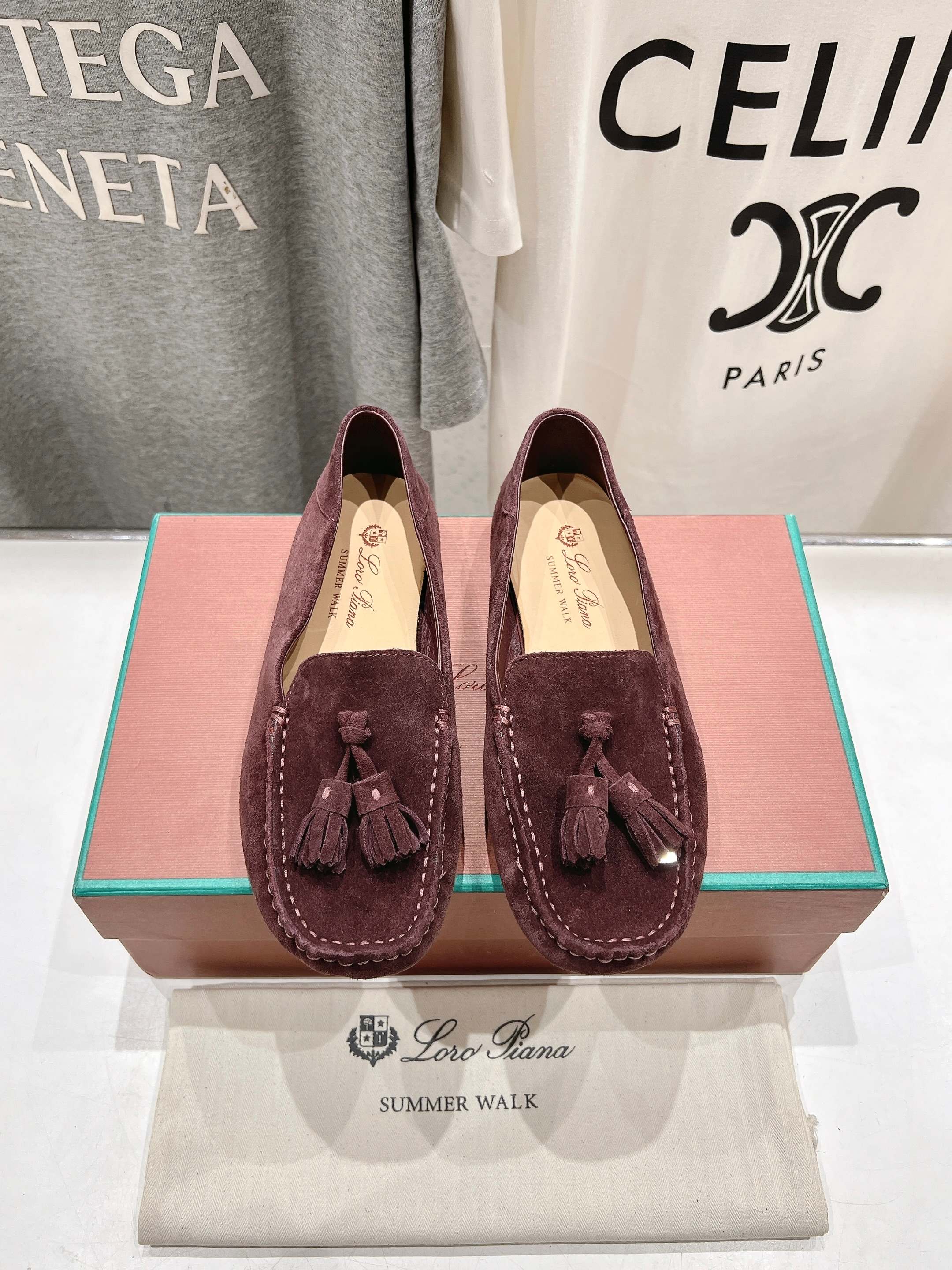 高版本出厂
  Loro Piana* LP诺悠翩雅新款豆豆鞋一脚蹬乐福鞋 
简约时尚 脚感超级舒适 一