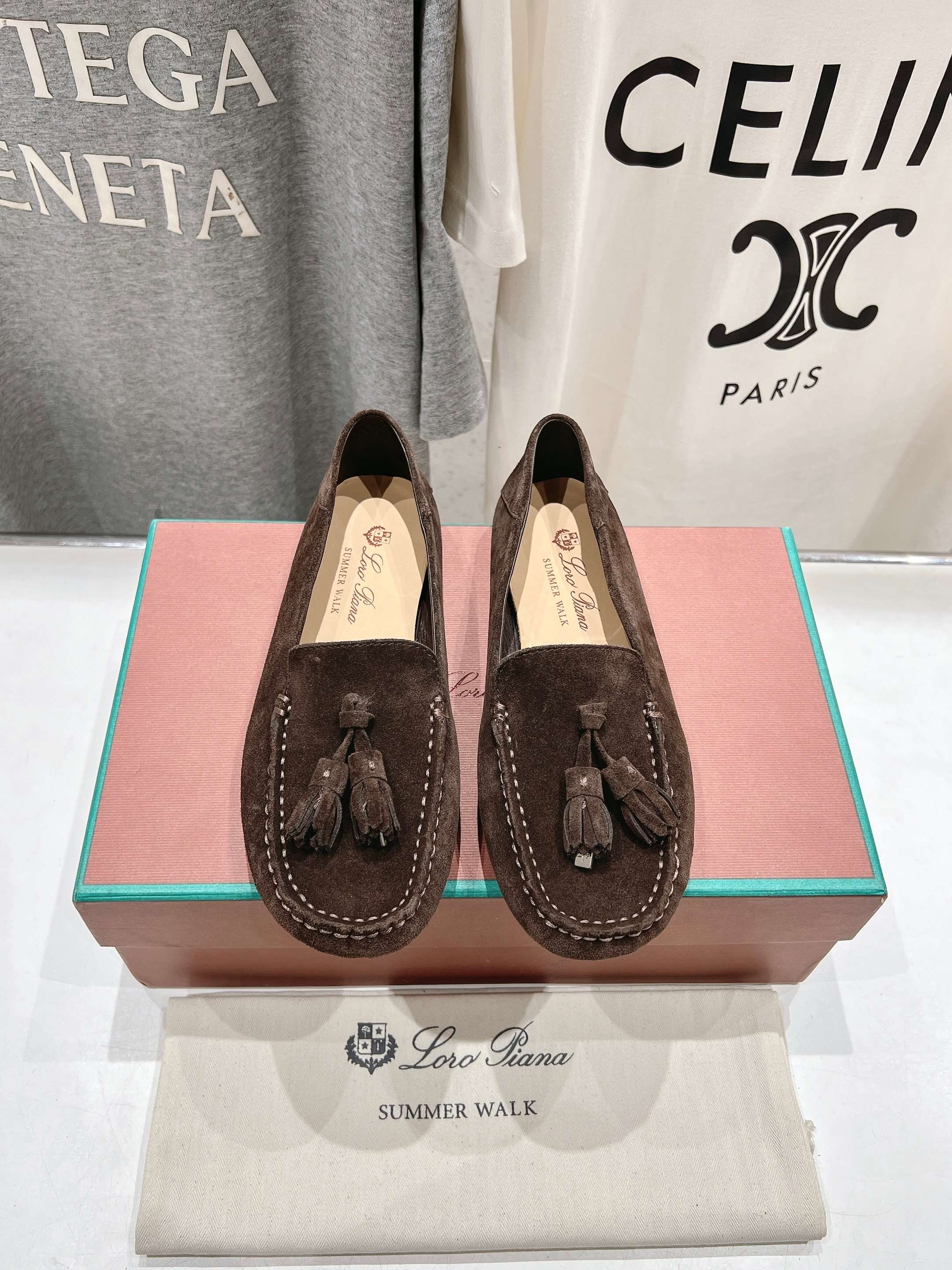 高版本出厂
  Loro Piana* LP诺悠翩雅新款豆豆鞋一脚蹬乐福鞋 
简约时尚 脚感超级舒适 一