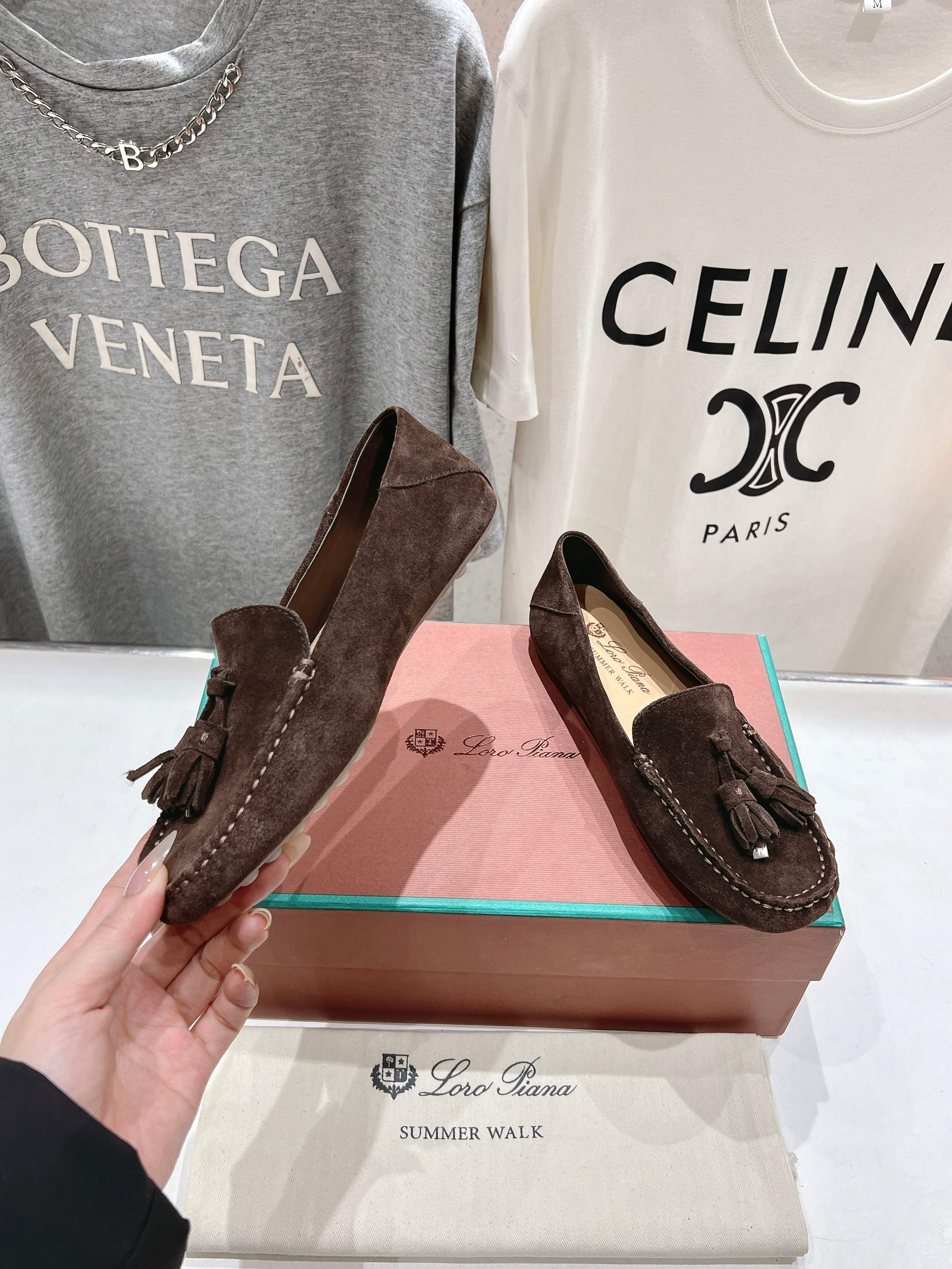 高版本出厂
  Loro Piana* LP诺悠翩雅新款豆豆鞋一脚蹬乐福鞋 
简约时尚 脚感超级舒适 一