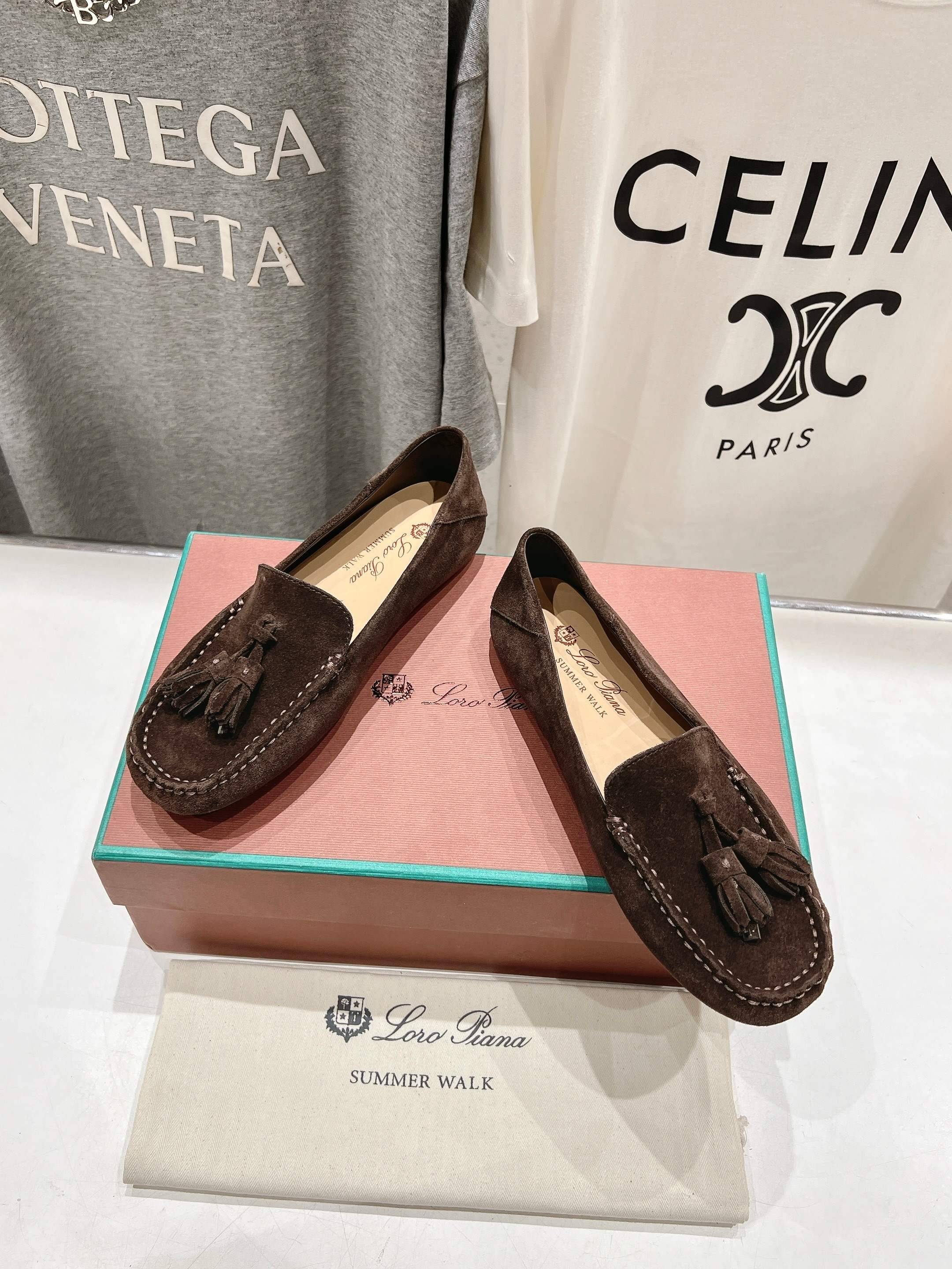 高版本出厂
  Loro Piana* LP诺悠翩雅新款豆豆鞋一脚蹬乐福鞋 
简约时尚 脚感超级舒适 一