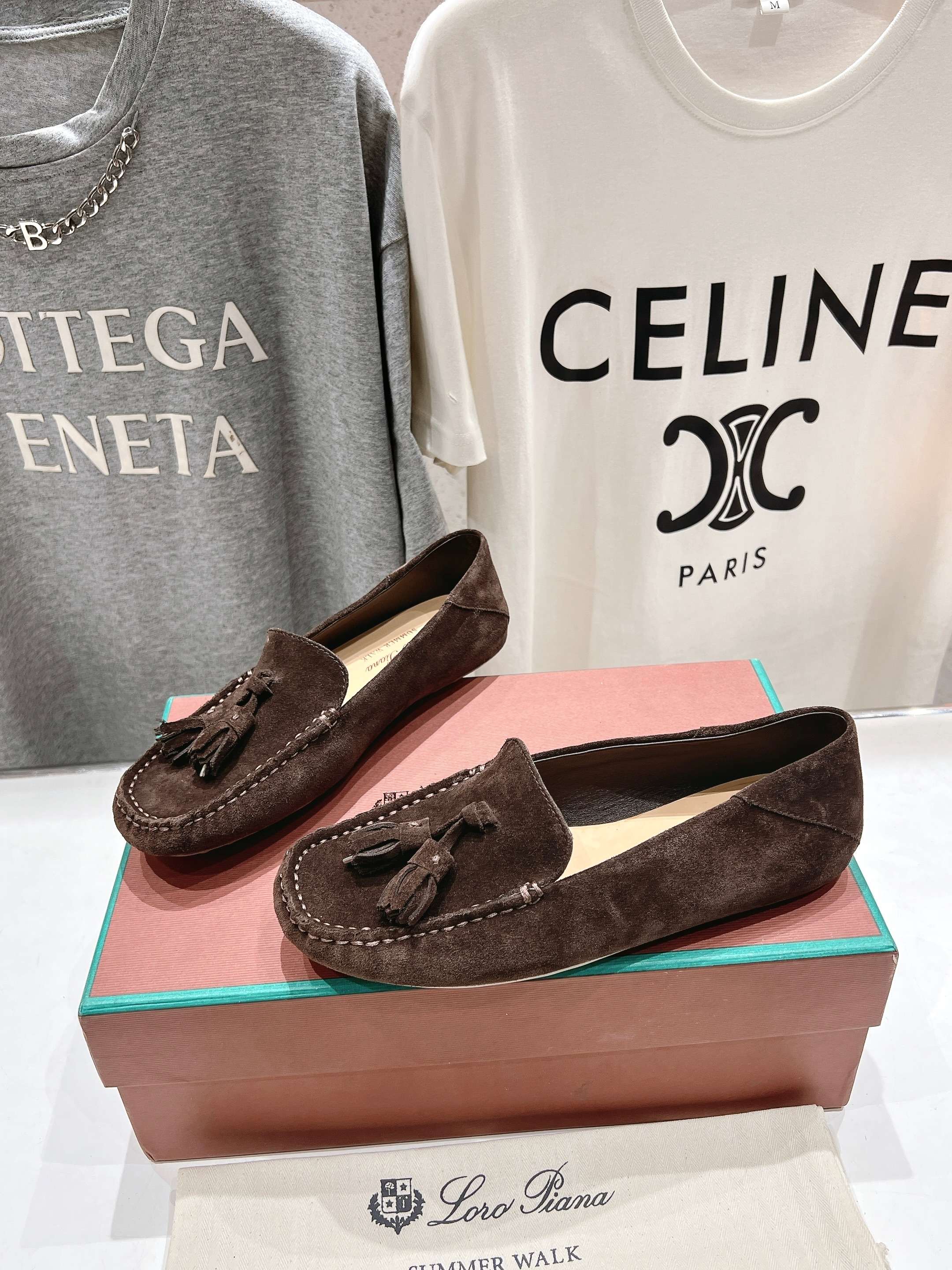高版本出厂
  Loro Piana* LP诺悠翩雅新款豆豆鞋一脚蹬乐福鞋 
简约时尚 脚感超级舒适 一