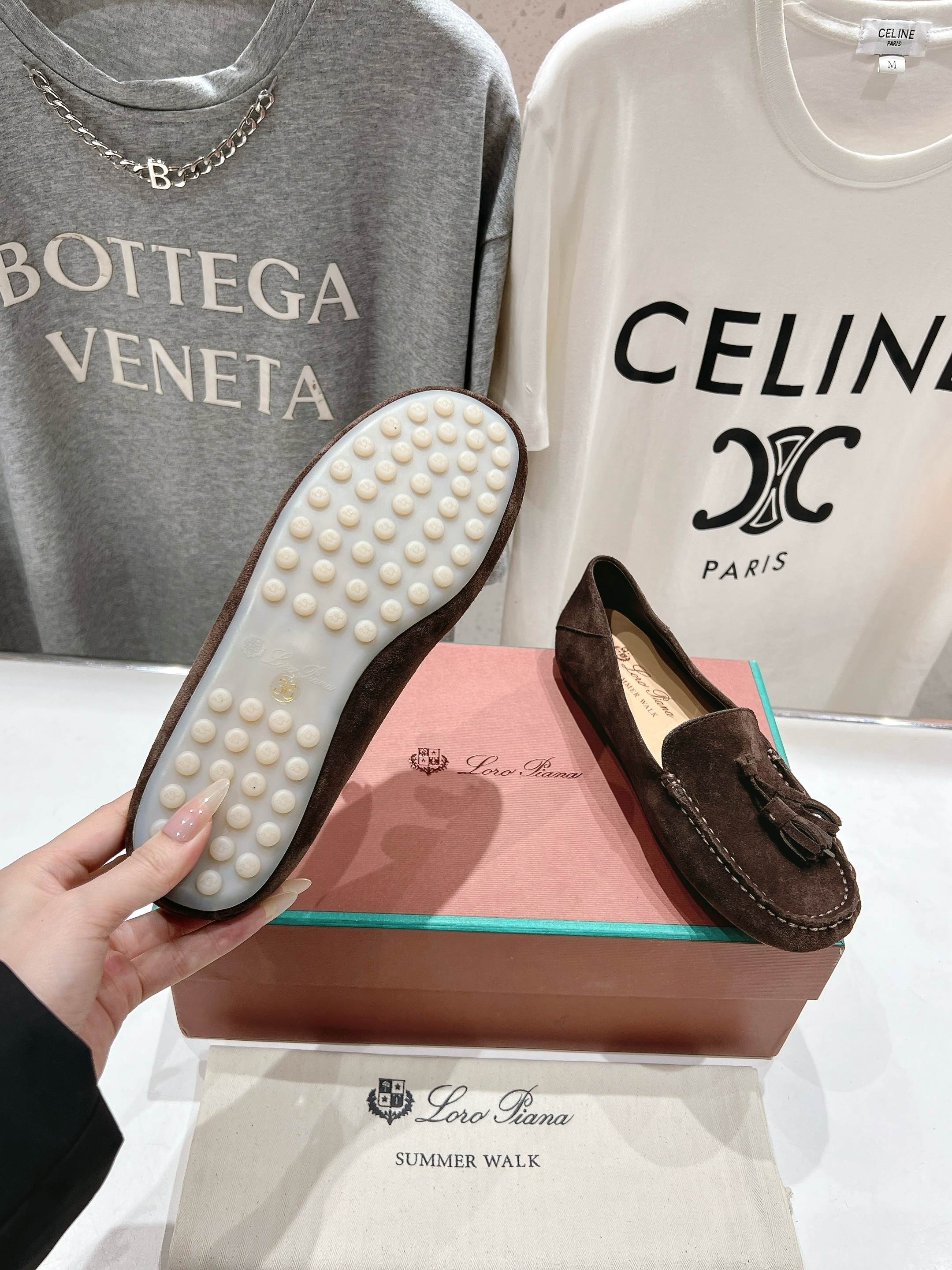 高版本出厂
  Loro Piana* LP诺悠翩雅新款豆豆鞋一脚蹬乐福鞋 
简约时尚 脚感超级舒适 一