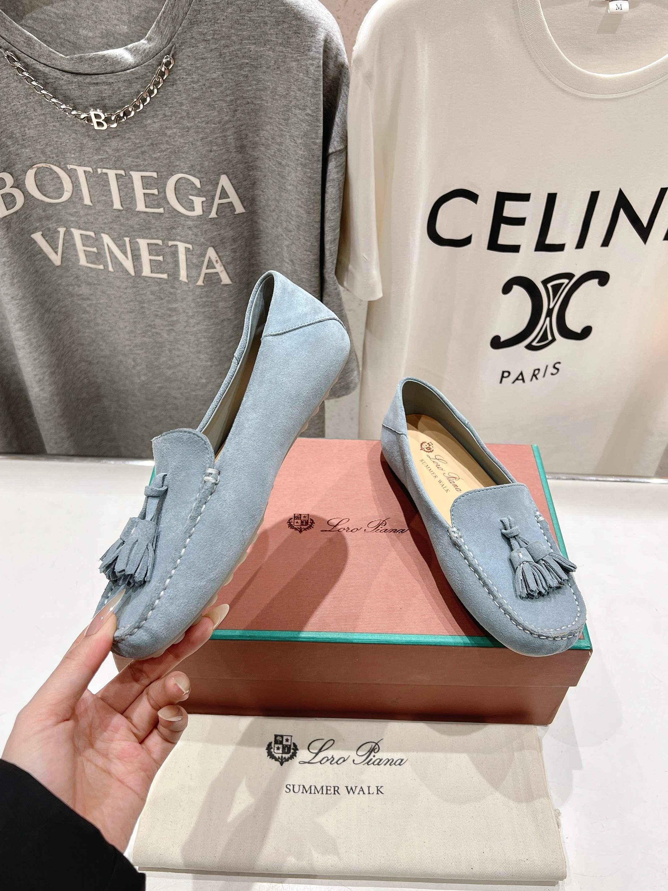 高版本出厂
  Loro Piana* LP诺悠翩雅新款豆豆鞋一脚蹬乐福鞋 
简约时尚 脚感超级舒适 一
