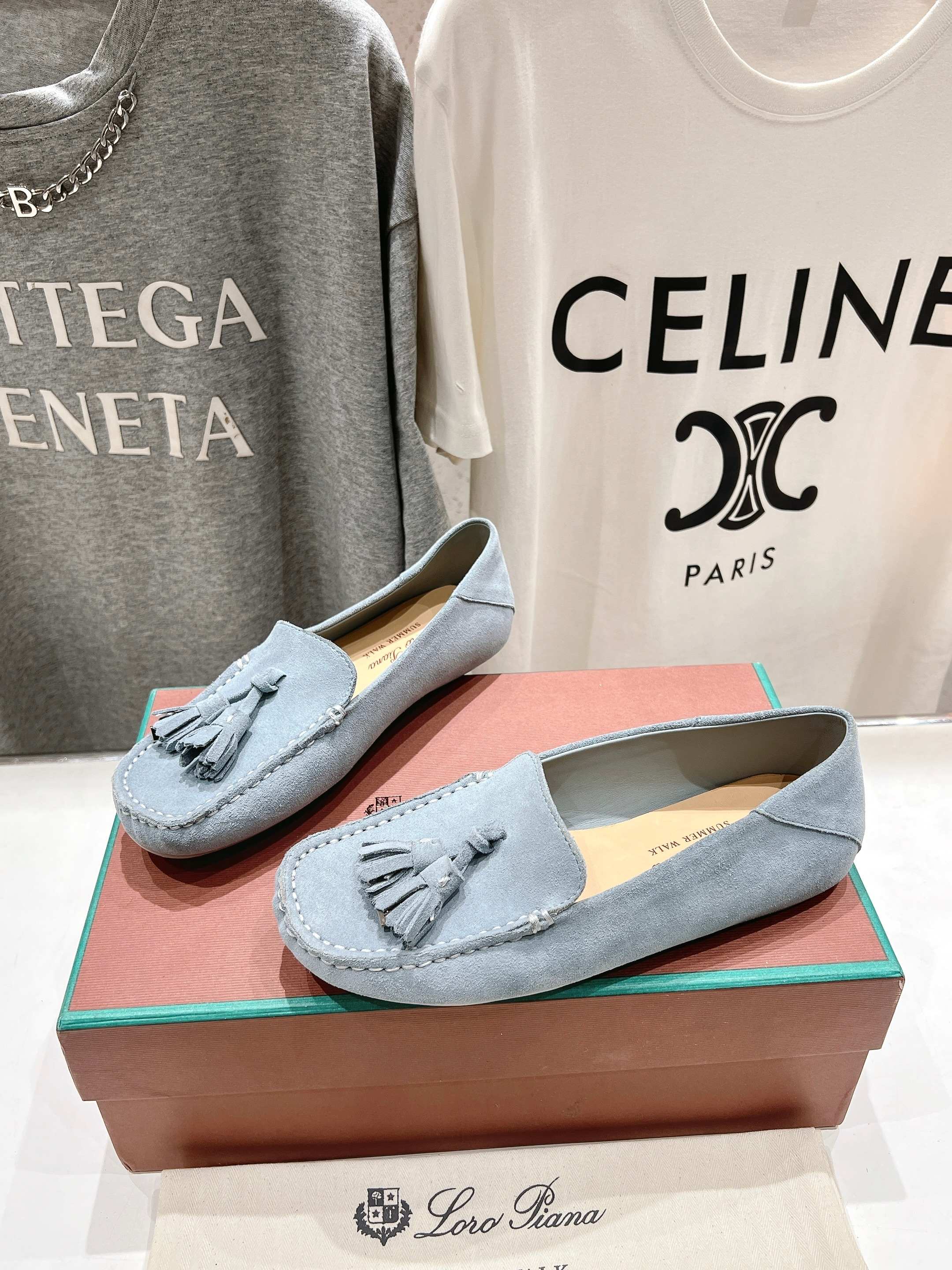 高版本出厂
  Loro Piana* LP诺悠翩雅新款豆豆鞋一脚蹬乐福鞋 
简约时尚 脚感超级舒适 一