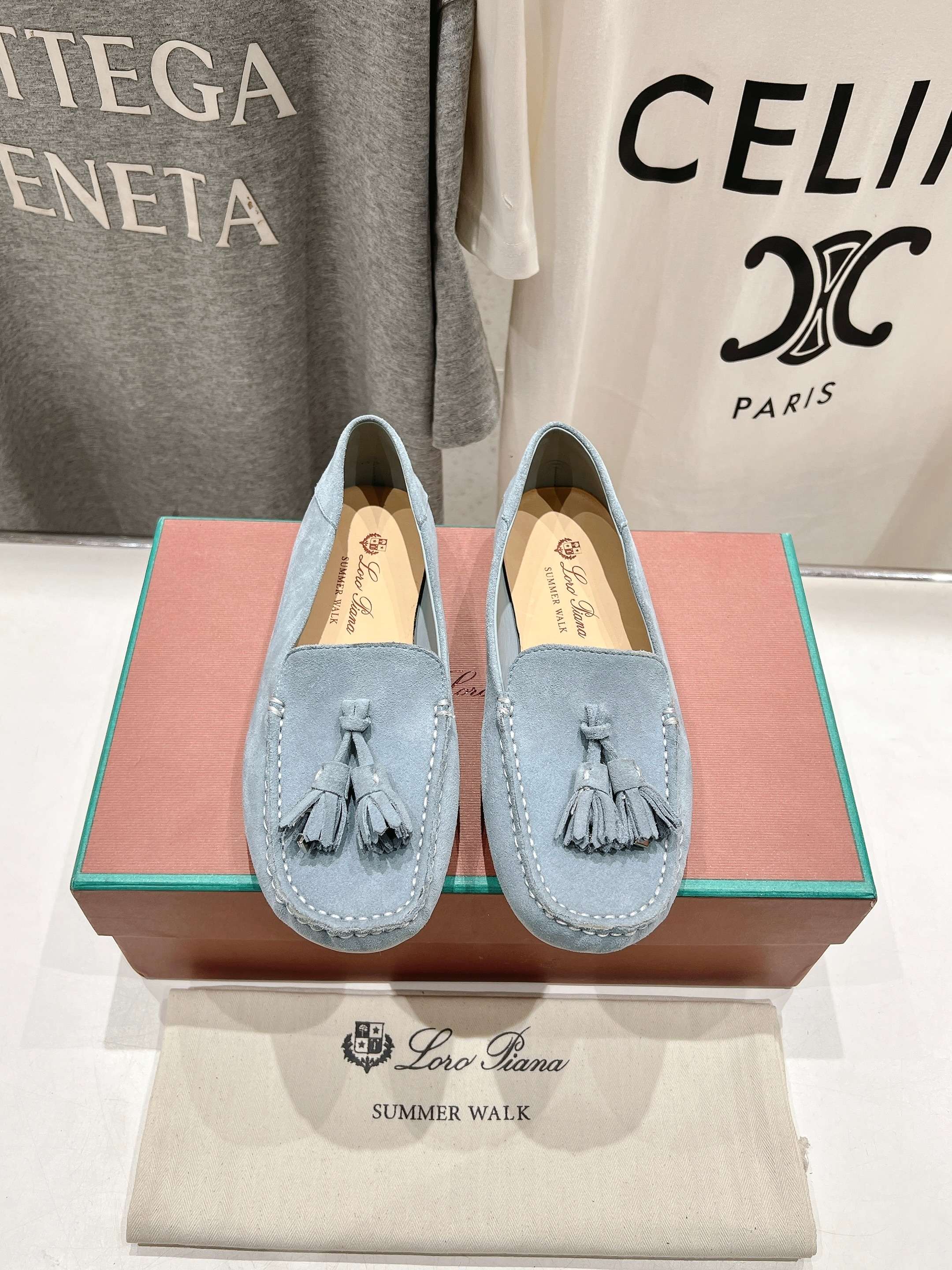 高版本出厂
  Loro Piana* LP诺悠翩雅新款豆豆鞋一脚蹬乐福鞋 
简约时尚 脚感超级舒适 一