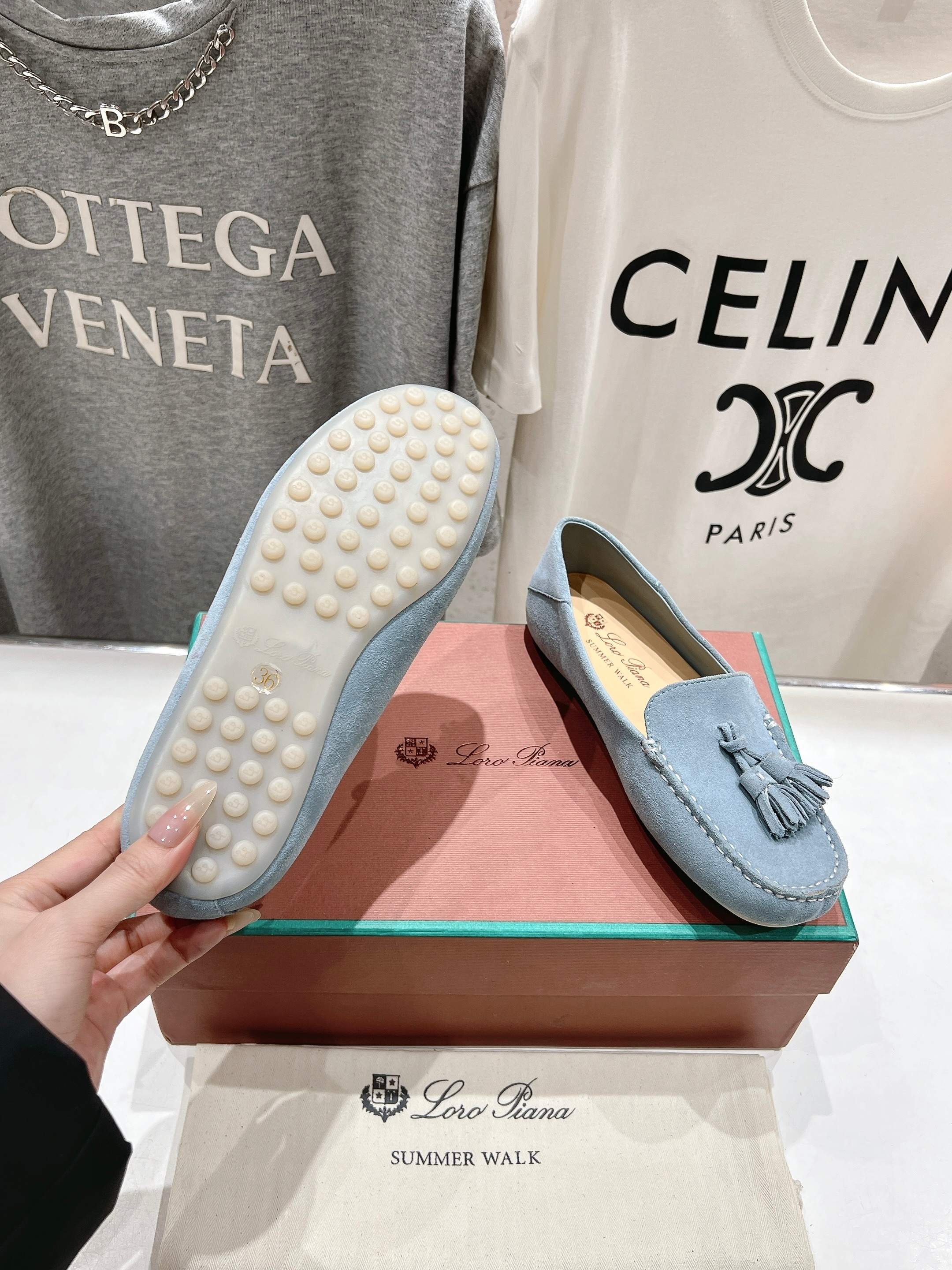 高版本出厂
  Loro Piana* LP诺悠翩雅新款豆豆鞋一脚蹬乐福鞋 
简约时尚 脚感超级舒适 一