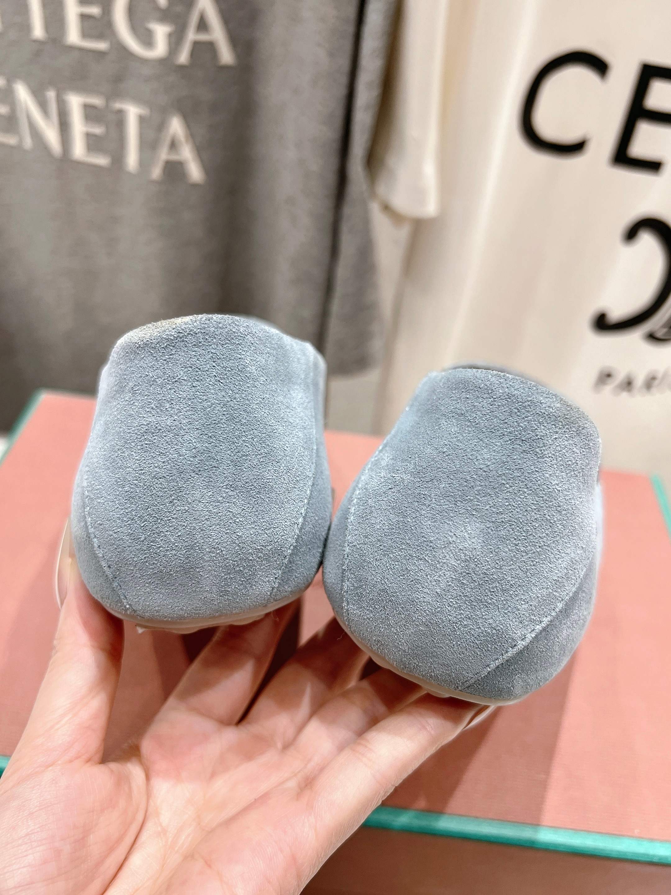 高版本出厂
  Loro Piana* LP诺悠翩雅新款豆豆鞋一脚蹬乐福鞋 
简约时尚 脚感超级舒适 一