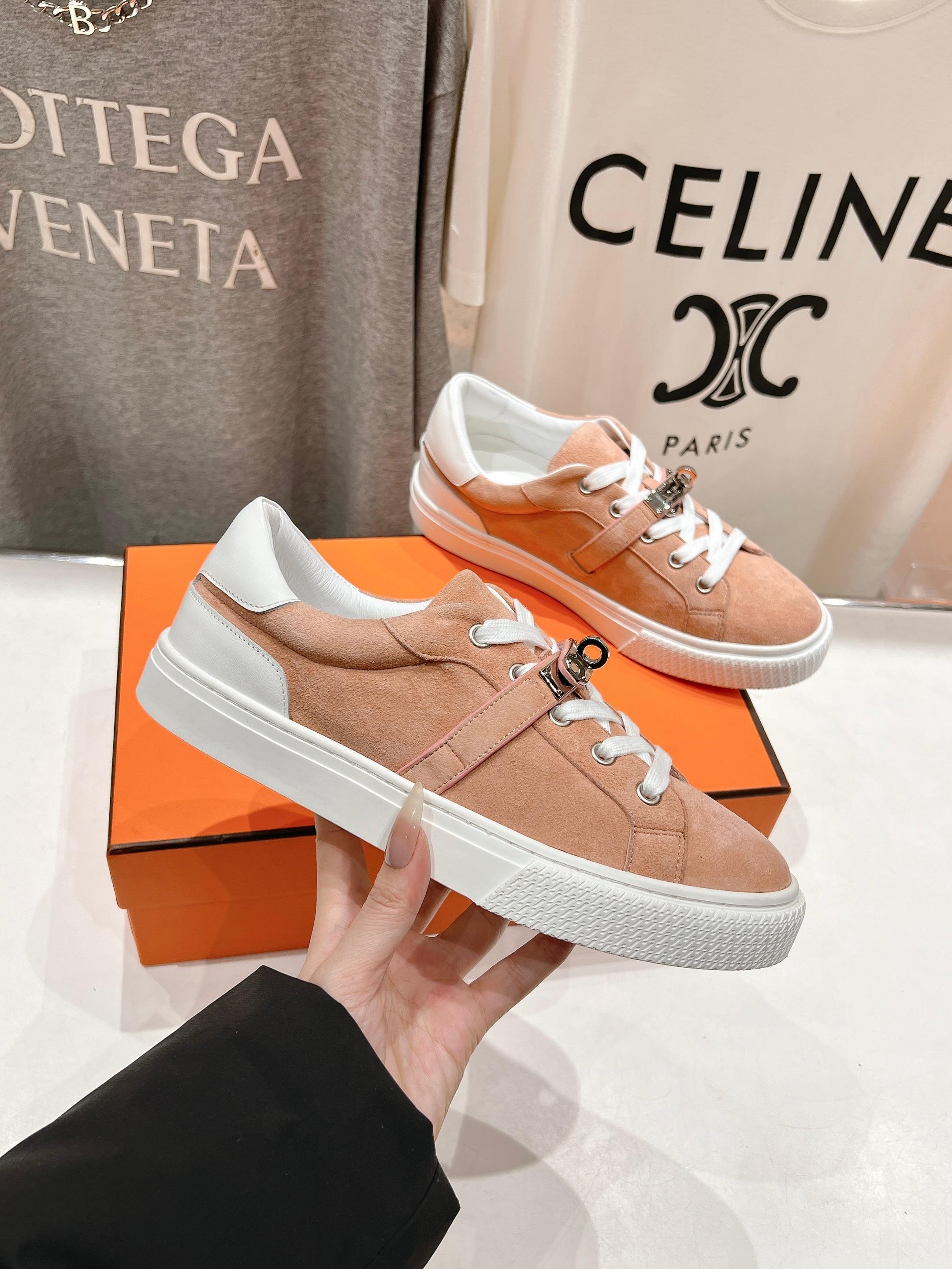 NO:264242,Women's/Men's/Hermes Classic Couple Model Top Quality #Exclusive original replica running volume model, exquisite craftsmanship, comfortable feet, and more beautiful!  Original imported high mercerized beef reverse fleece fabric, comfortable and breathable sheepskin lining, original TPU rubber non-slip sole, very suitable for daily commuting and shopping, comfortable and soft, size 35-45 [couple model], casual shoes/sports shoes, hermes, sneakers, sheepskin19860909女款/男款 /爱马仕经典情侣款 顶级品质#独家原版复刻跑量款,精致的工艺脚感舒适越穿越好看！ 原版进口高丝光牛反绒面料 舒适透气羊皮内里 原版TPU橡胶防滑大底 日常通勤逛街都非常适合 舒适柔软度爆赞 尺码35—45 [情侣款],休闲鞋/运动鞋,hermes,sneakers,sheepskin,Women's Shoes