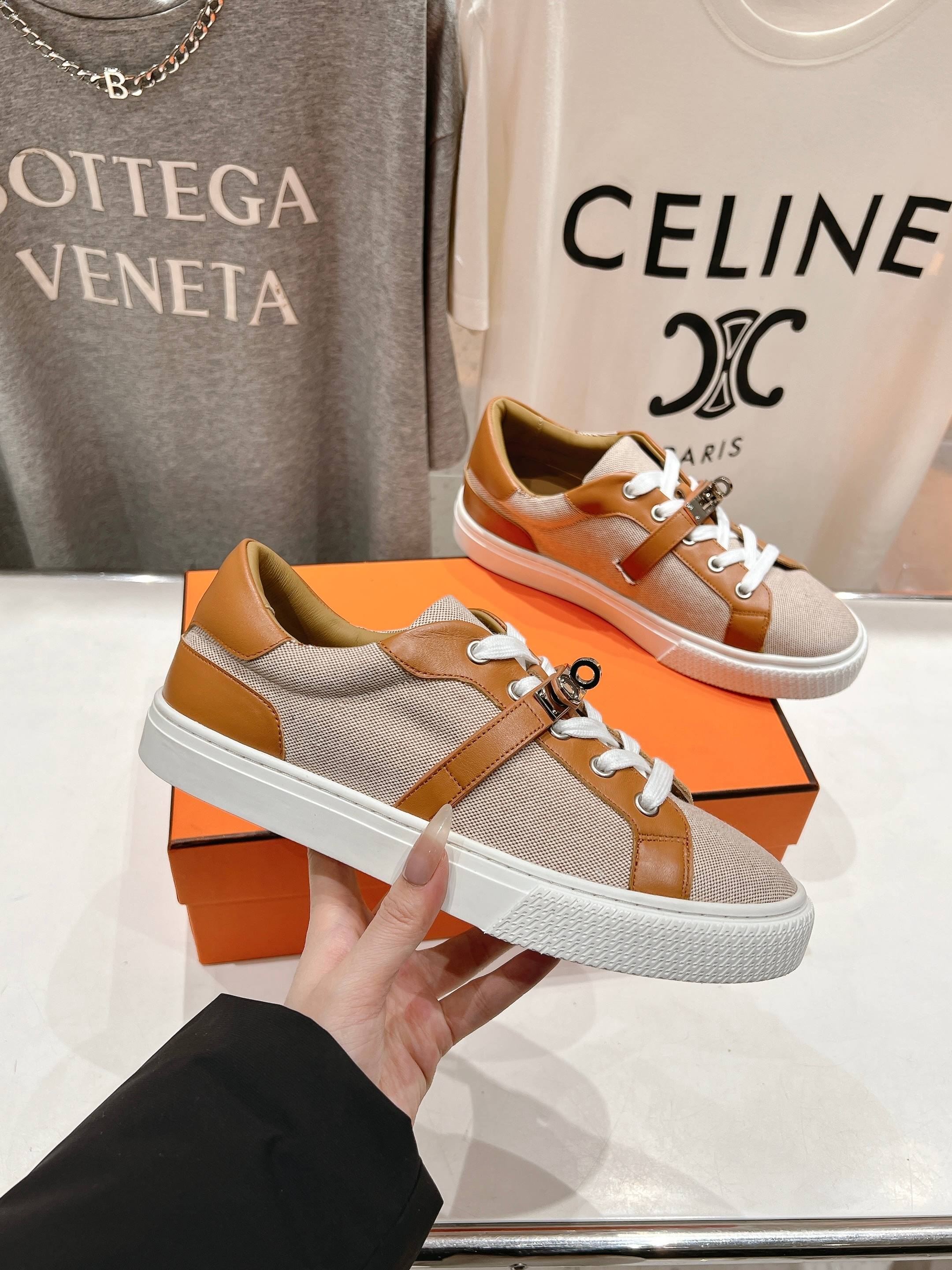 NO:264240,Women's/Men's/Hermes Classic Couple Model Top Quality #Exclusive original replica running volume model, exquisite craftsmanship, comfortable feet, and more beautiful!  Original imported cowhide fabric, comfortable and breathable sheepskin inner lining, original TPU rubber non-slip sole, very suitable for daily commuting and shopping, comfortable and soft, size 35-45 [couple model], casual shoes/sports shoes, hermes, sneakers, cowhide, sheepskin19860909女款/男款 /爱马仕经典情侣款 顶级品质#独家原版复刻跑量款,精致的工艺脚感舒适越穿越好看！ 原版进口头层牛皮拼织布料 舒适透气羊皮内里 原版TPU橡胶防滑大底 日常通勤逛街都非常适合 舒适柔软度爆赞 尺码35—45 [情侣款],休闲鞋/运动鞋,hermes,sneakers,cowhide,sheepskin,Women's Shoes