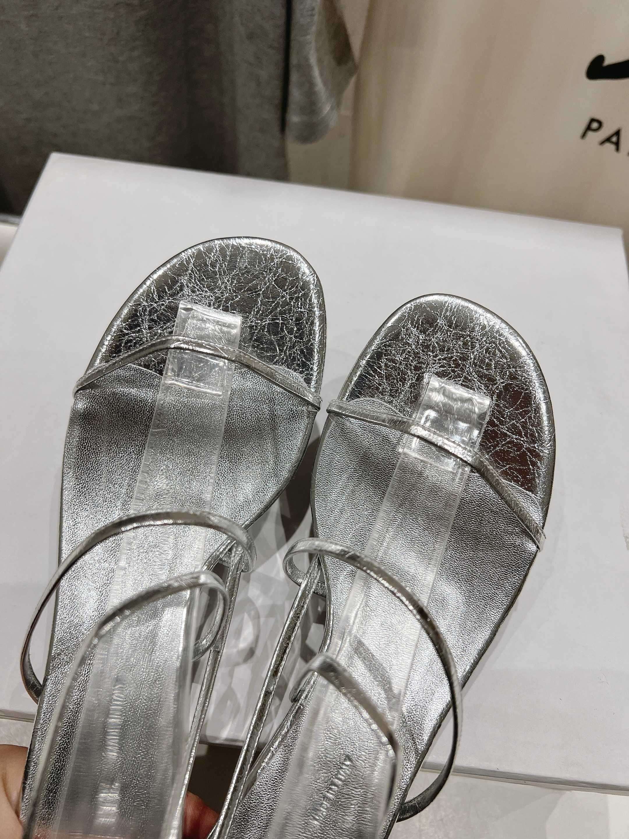 高版本出厂
 「𝐊𝐇𝐀𝐈𝐓𝐄」「KHAITE」25ss/夏季·宝藏款拖鞋··极简百搭款，上脚巨美巨好看·