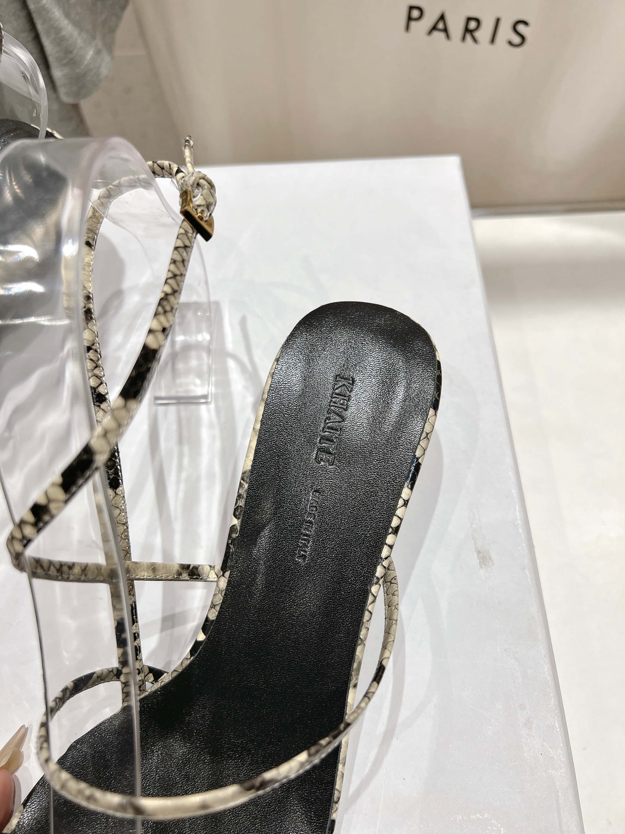 高版本出厂
 「𝐊𝐇𝐀𝐈𝐓𝐄」「KHAITE」25ss/夏季·宝藏款拖鞋··极简百搭款，上脚巨美巨好看·