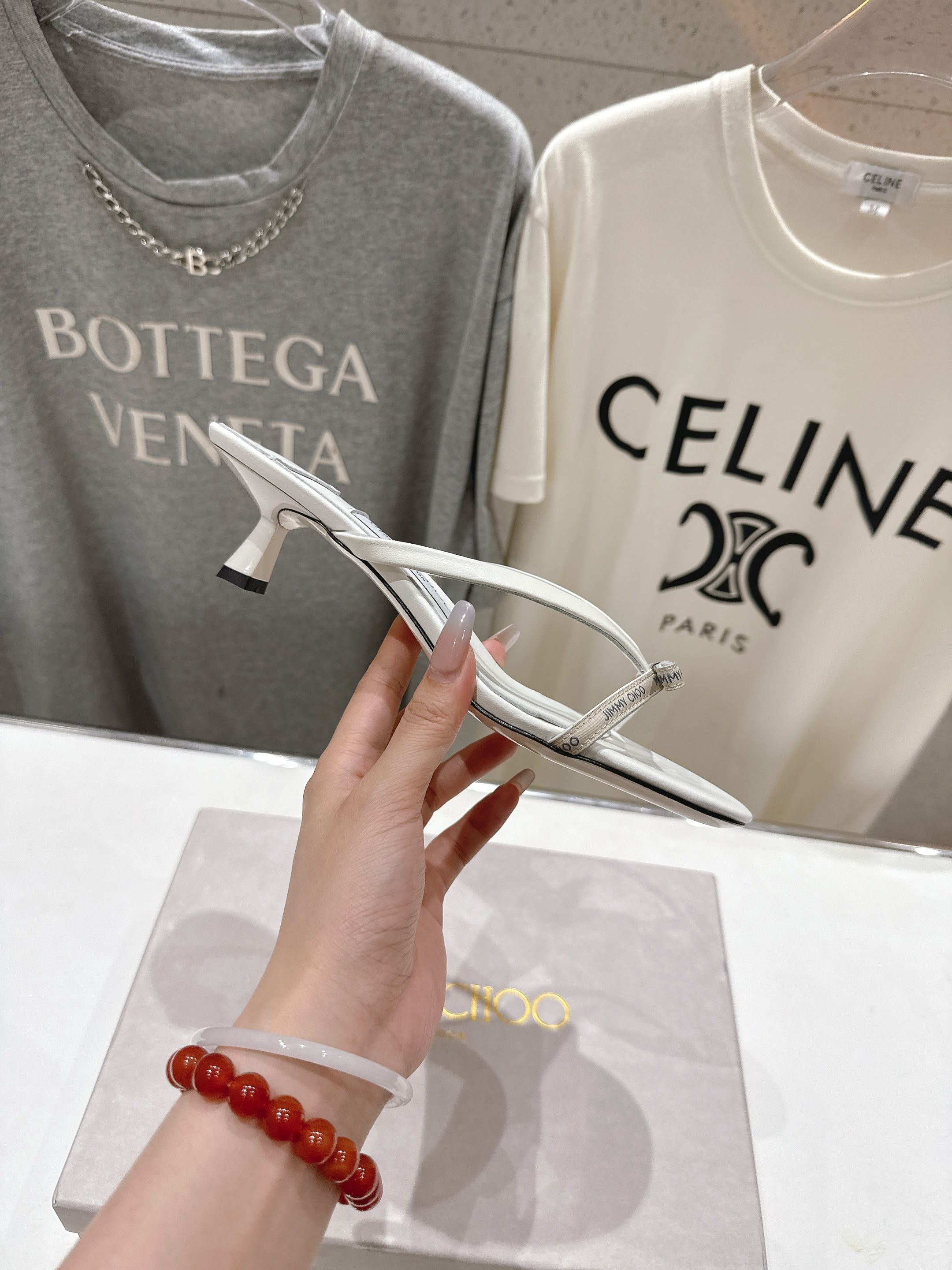 高版本出厂
  JIMMY CHOO｜JC/吉米周2025ss新款简约高跟鞋拖鞋

原版套楦，完美的线条