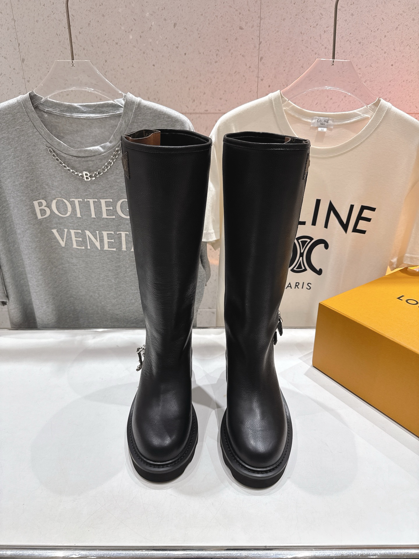 高版本出厂 LOUIS VUITTON 25ss LV驴牌新款英伦风帅气马丁靴长靴楦型百搭瘦脚yyds.