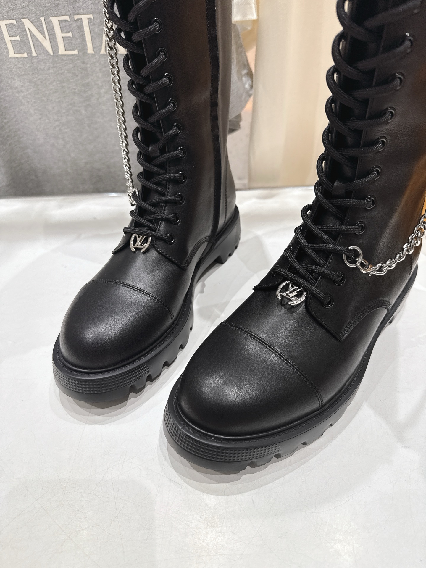 高版本出厂 LOUIS VUITTON 25ss LV驴牌新款英伦风帅气马丁靴长靴楦型百搭瘦脚yyds.