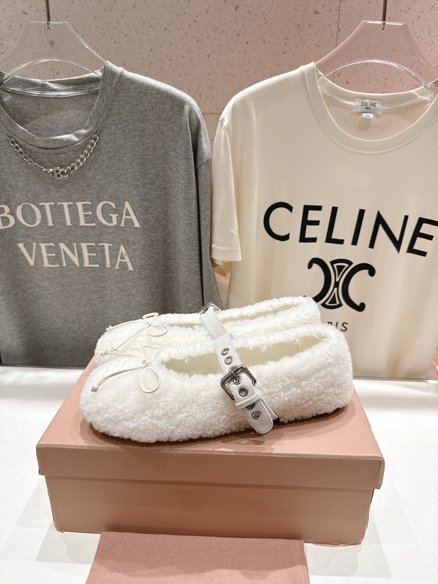 高版本出厂 MiuMiu/缪缪F033 2025ss新款法式仙女玛丽珍平底毛毛鞋这款芭蕾平底鞋亮相202