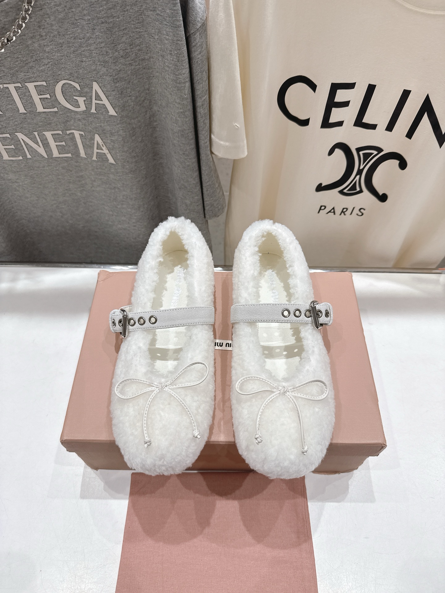 高版本出厂 MiuMiu/缪缪F033 2025ss新款法式仙女玛丽珍平底毛毛鞋这款芭蕾平底鞋亮相202