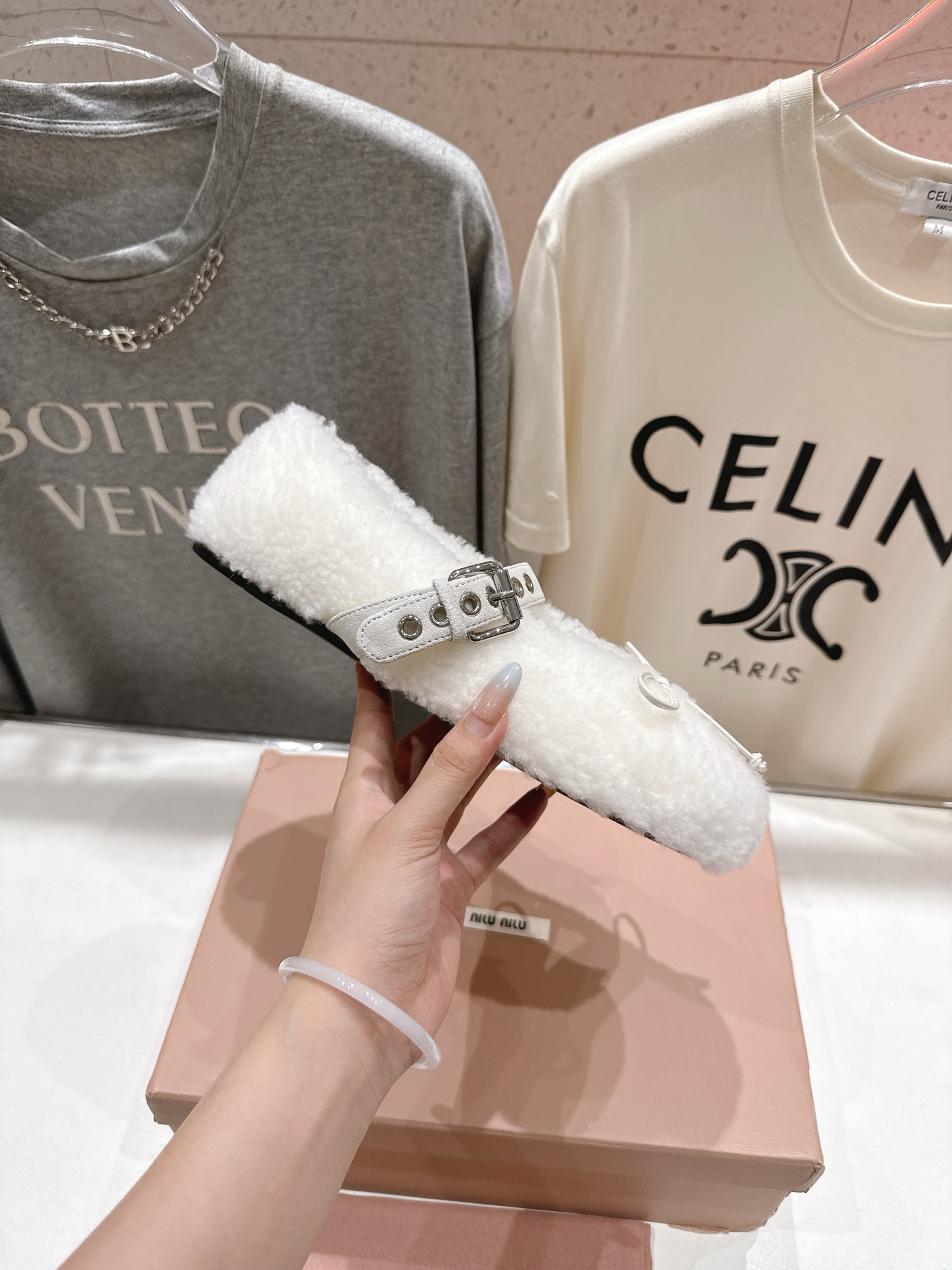 高版本出厂 MiuMiu/缪缪F033 2025ss新款法式仙女玛丽珍平底毛毛鞋这款芭蕾平底鞋亮相202