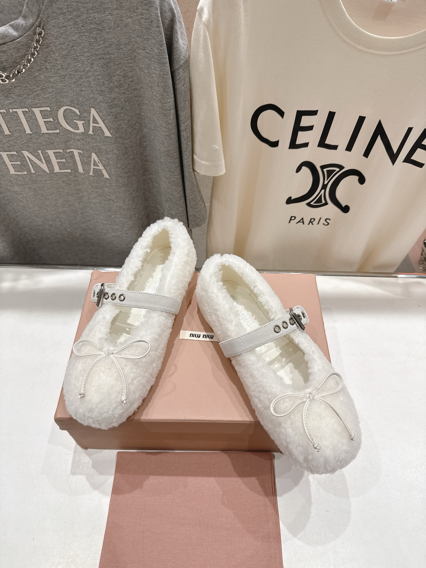 高版本出厂 MiuMiu/缪缪F033 2025ss新款法式仙女玛丽珍平底毛毛鞋这款芭蕾平底鞋亮相202