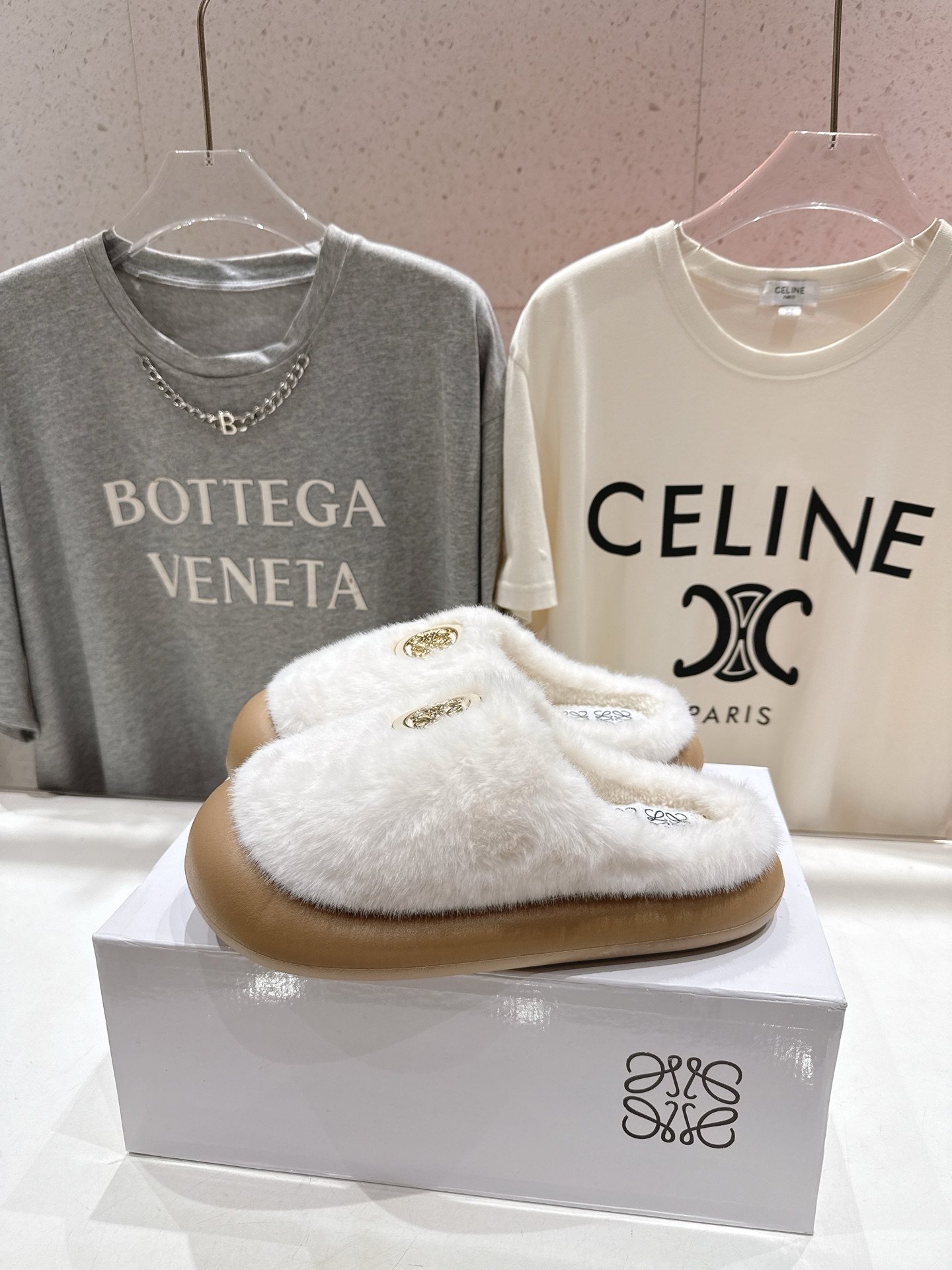 高版本出厂 LOEWE/罗意威F036 2025ss秋冬新款一脚蹬勃肯半包毛毛拖鞋 舒适度极高，非常具有