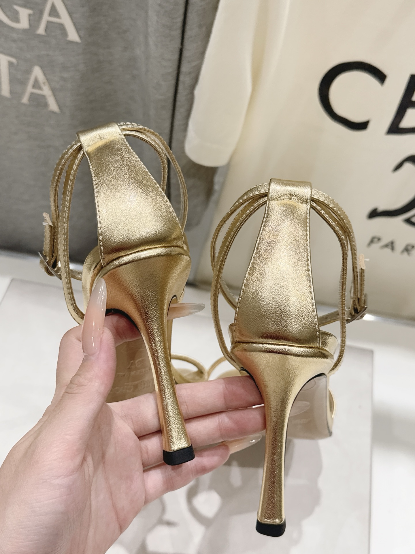 高版本出厂   JIMMY CHOO*｜JC/吉米周2026ss新款简约一字带淑女风高跟鞋凉鞋 原版套楦，完美的线条，简