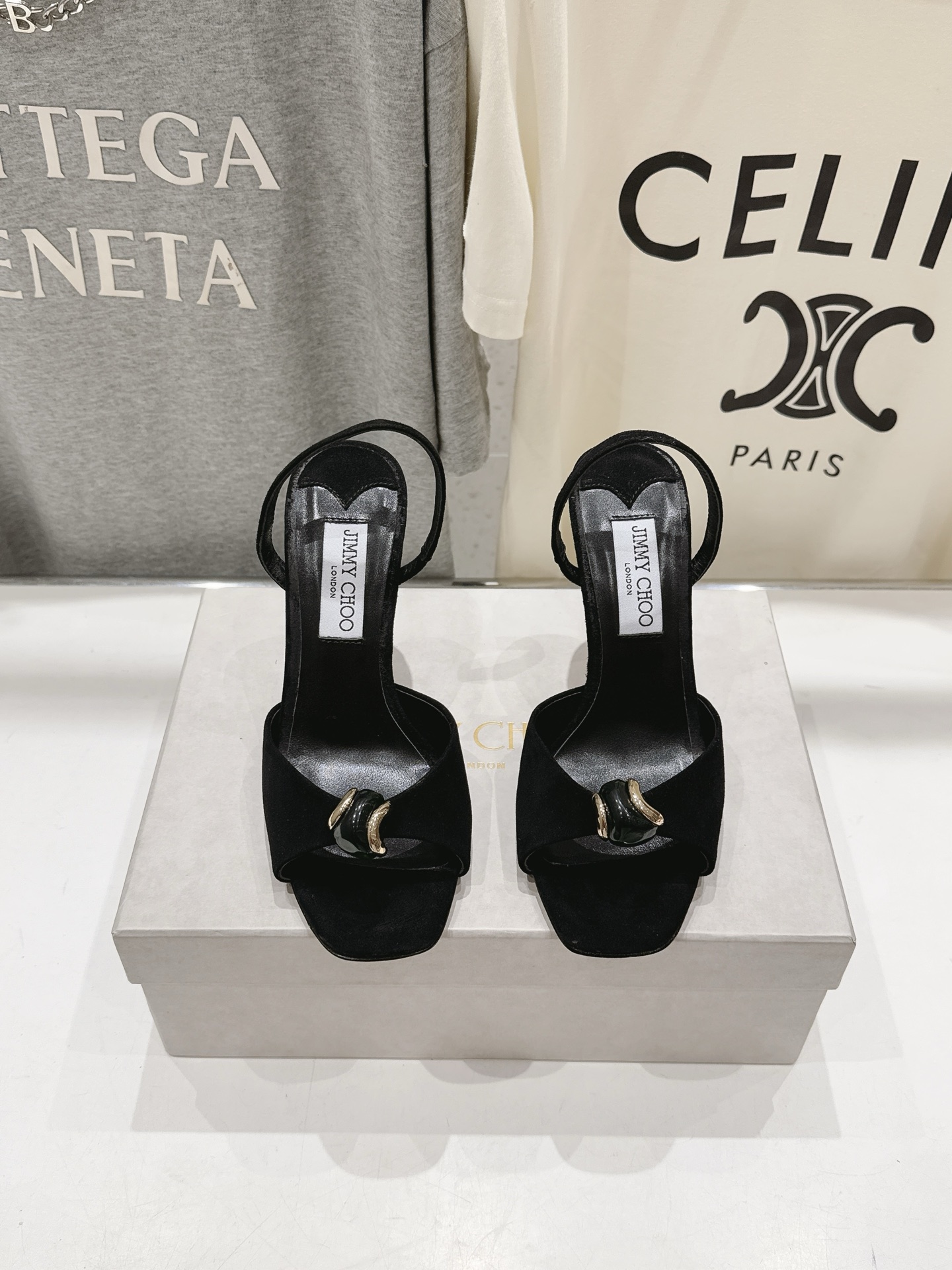 NO:922052,High version JIMMY CHOO*｜JC/Jimmy Zhou 2026ss new simple one-line ladylike high-heeled shoes sandals Original last, perfect lines, simple and elegant upper foot, thick heels are comfortable and versatile, can also lengthen the legs, make the legs taller, slimmer and longer, JC is the best at girls, sweet, but also adds seductive sexiness. The fabric is imported sheepskin/imported sheepskin, the lining is imported crystal sheepskin, the sole is Italian genuine leather outsole  Heel height 10cm/8.5cm, size 35-39 (40 41 42 customized, non-refundable), high heels and sandals,jimmy choo,jimmy choo,sandals,high heels,sheepskin,sheep,Leather soles19860909高版本  JIMMY CHOO*｜JC/吉米周2026ss新款简约一字带淑女风高跟鞋凉鞋 原版套楦,完美的线条,简约大气上脚显气质粗跟舒适百搭,还能拉长双腿显高显瘦显腿长,JC最擅长的女生甜美,更是添加了诱惑的性感 面料进口羊皮/进口羊京 内里进口水晶羊皮 鞋底意大利真皮大底 跟高10cm/8.5cm 尺码35-39（40 41 42订做不退换）,高跟鞋凉鞋,jimmy choo,jimmy choo,sandals,high heels,sheepskin,sheep,Leather soles,Women's Shoes