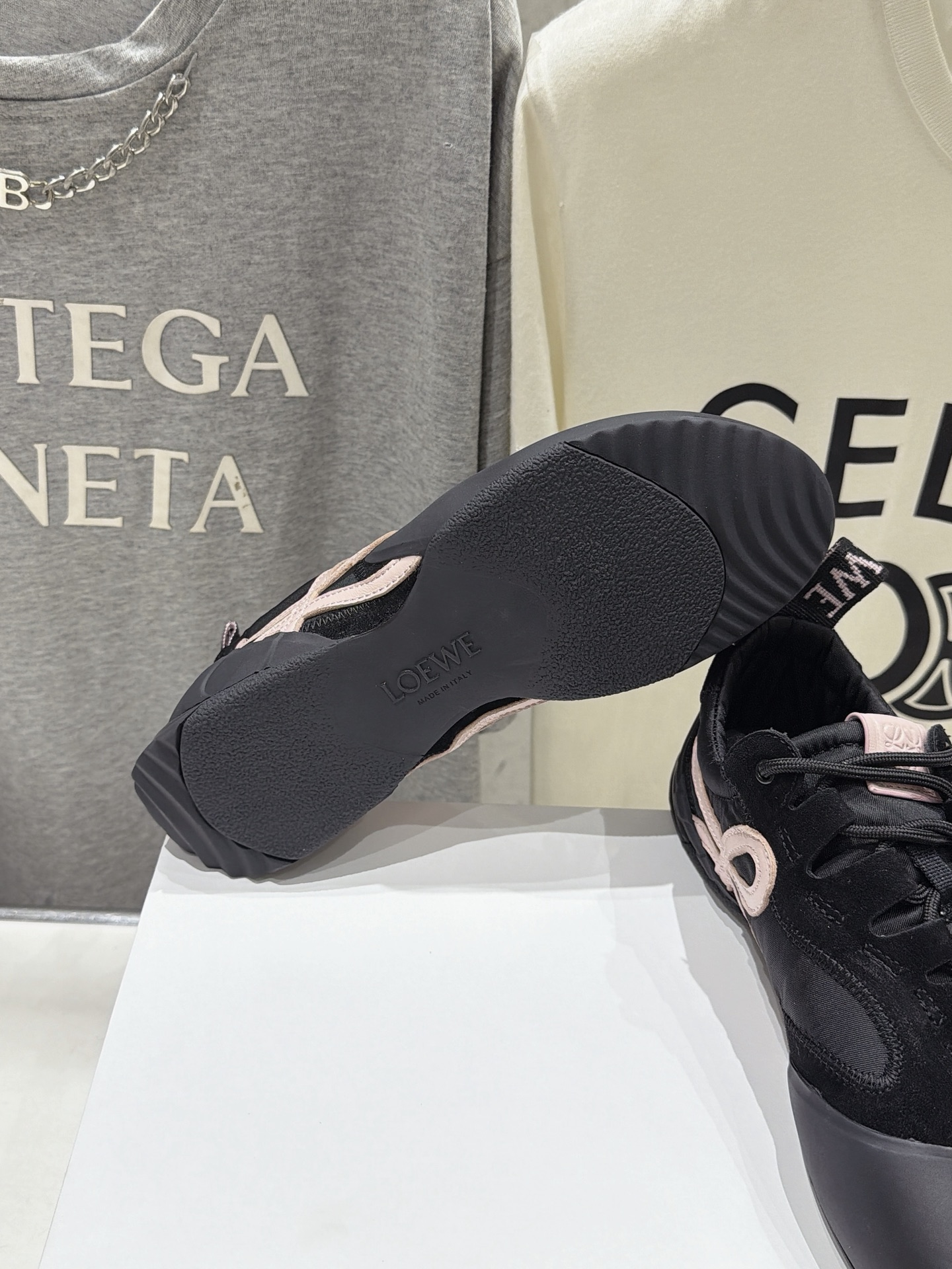 高版本出厂 男码+10 LOEWE罗意威 2026ss秋冬全新爆款Grip情侣休闲运动鞋阿甘鞋德训鞋 本季单品超级 高版本出厂 男码+10 LOEWE罗意威 2026ss秋冬全新爆款Grip情侣休闲运动鞋阿甘鞋德训鞋 本季单品超级